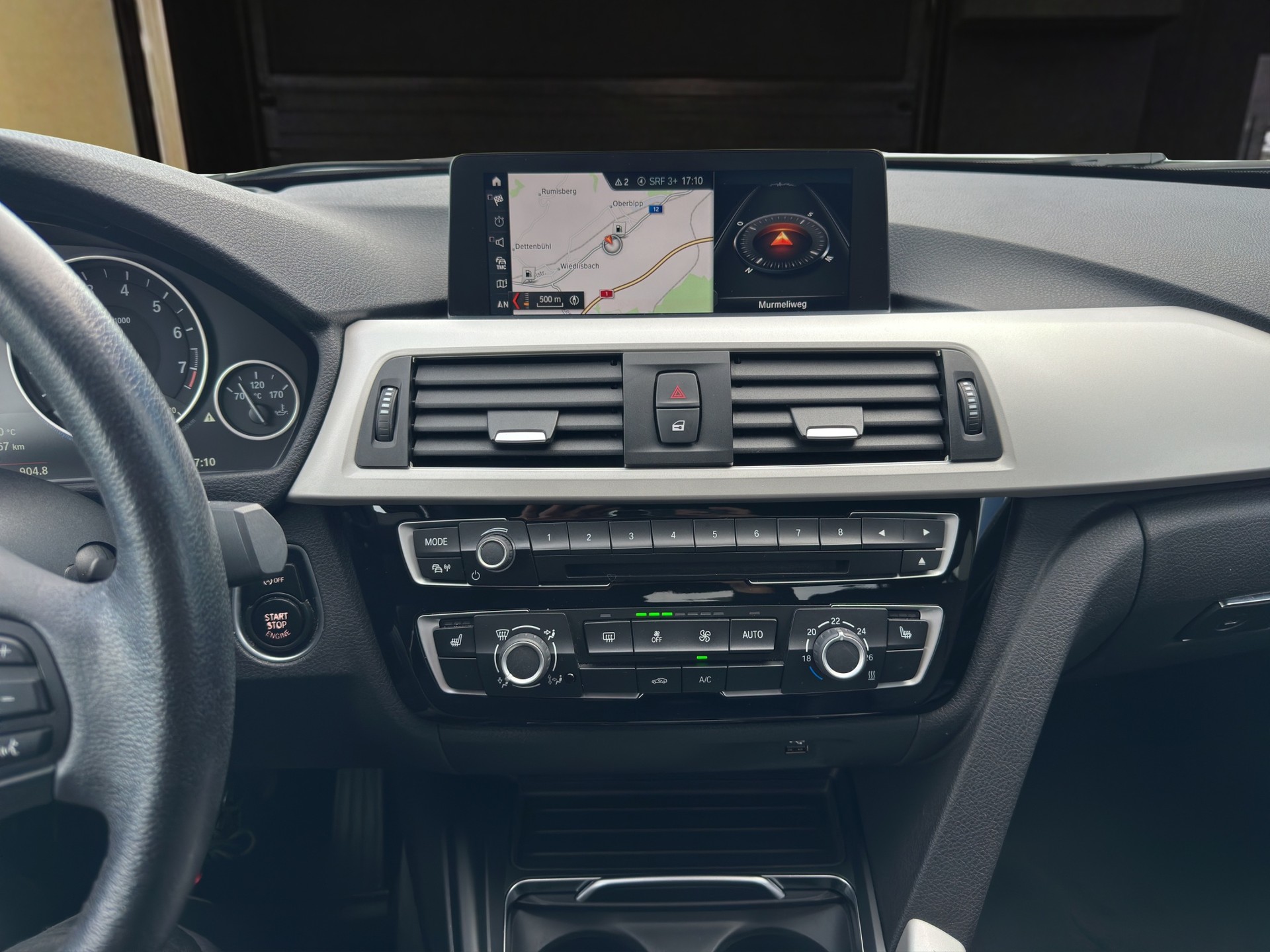 BMW 330i xDrive-image-14