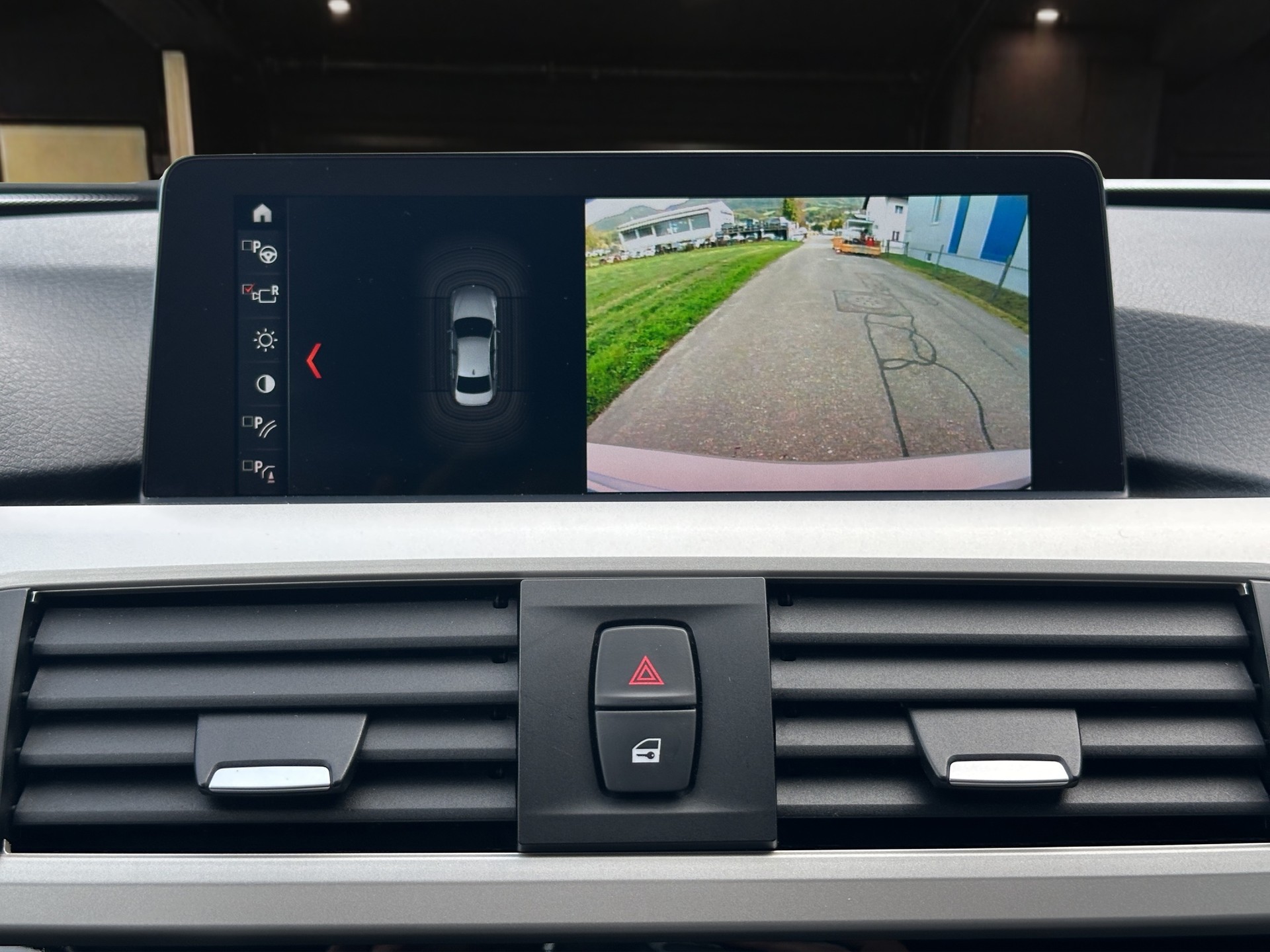 BMW 330i xDrive-image-15