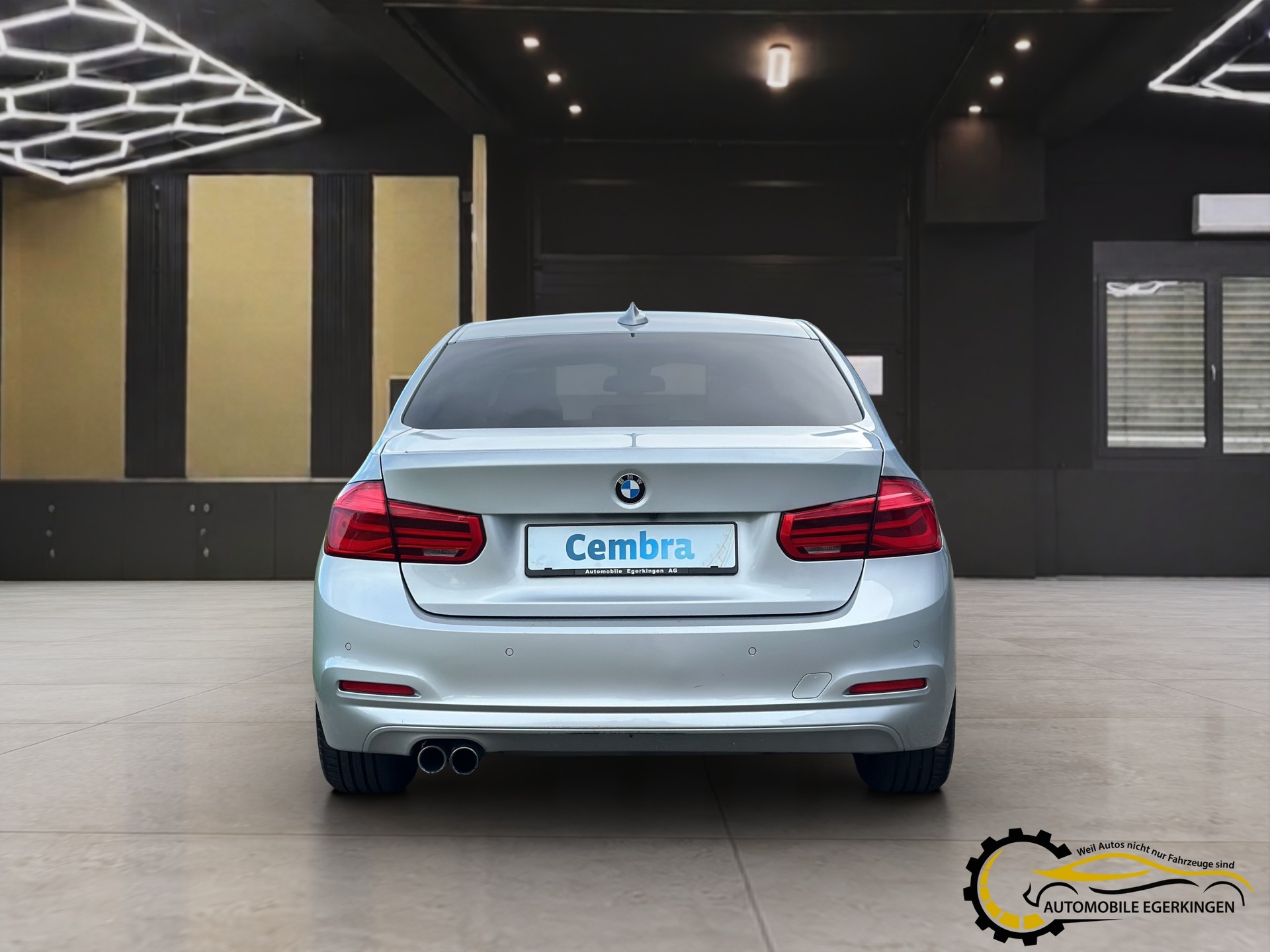 BMW 330i xDrive-image-5