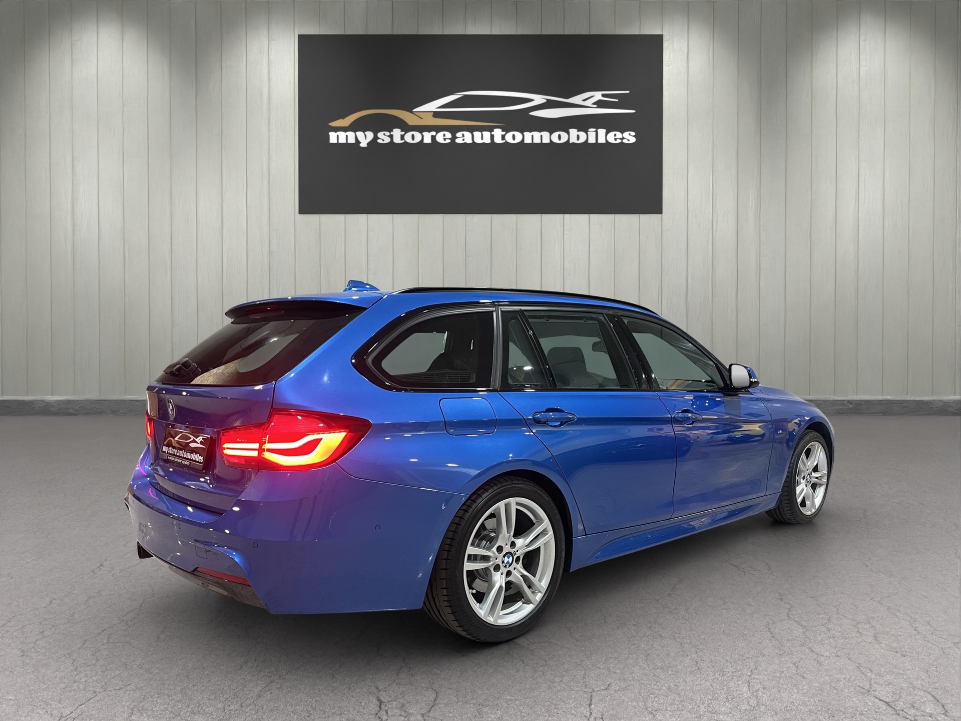 BMW 330i xDrive Touring Edition M Sport Steptronic-image-7