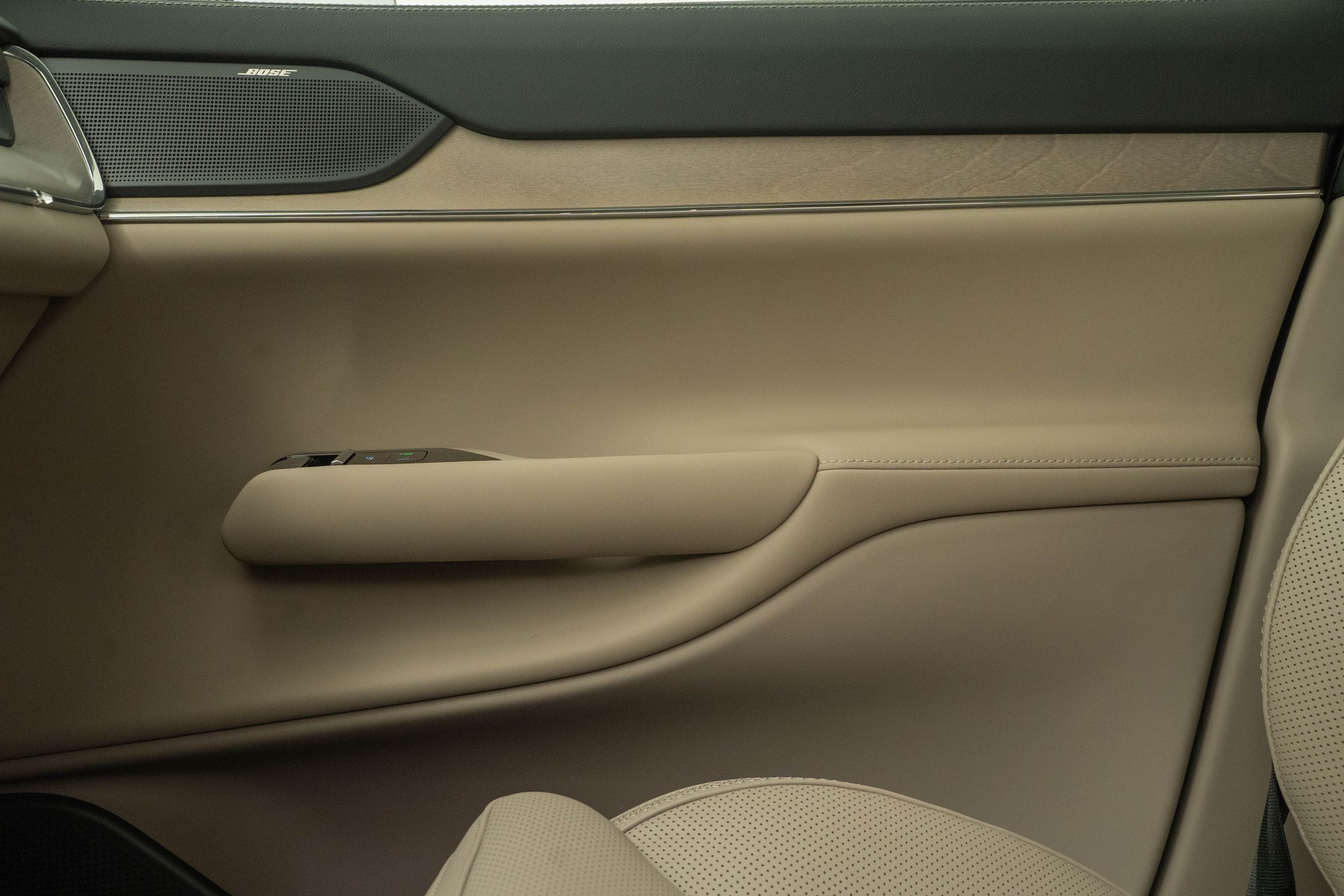 VOLVO EX90 Twin Ultra AWD-image-13