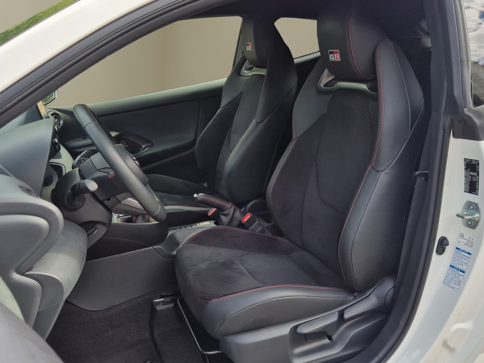 TOYOTA Yaris 1.6 GR Sport-image-11
