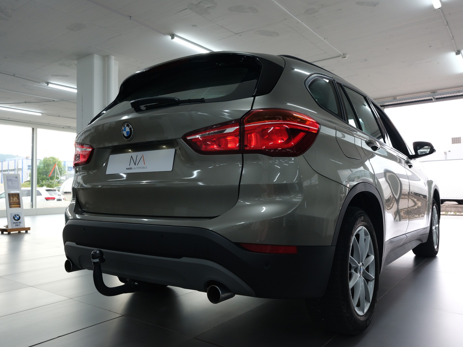 BMW X1 xDrive 20i Sport Line Steptronic *Panorama* *PDC Vorne & Hinten* *Individual*-image-9