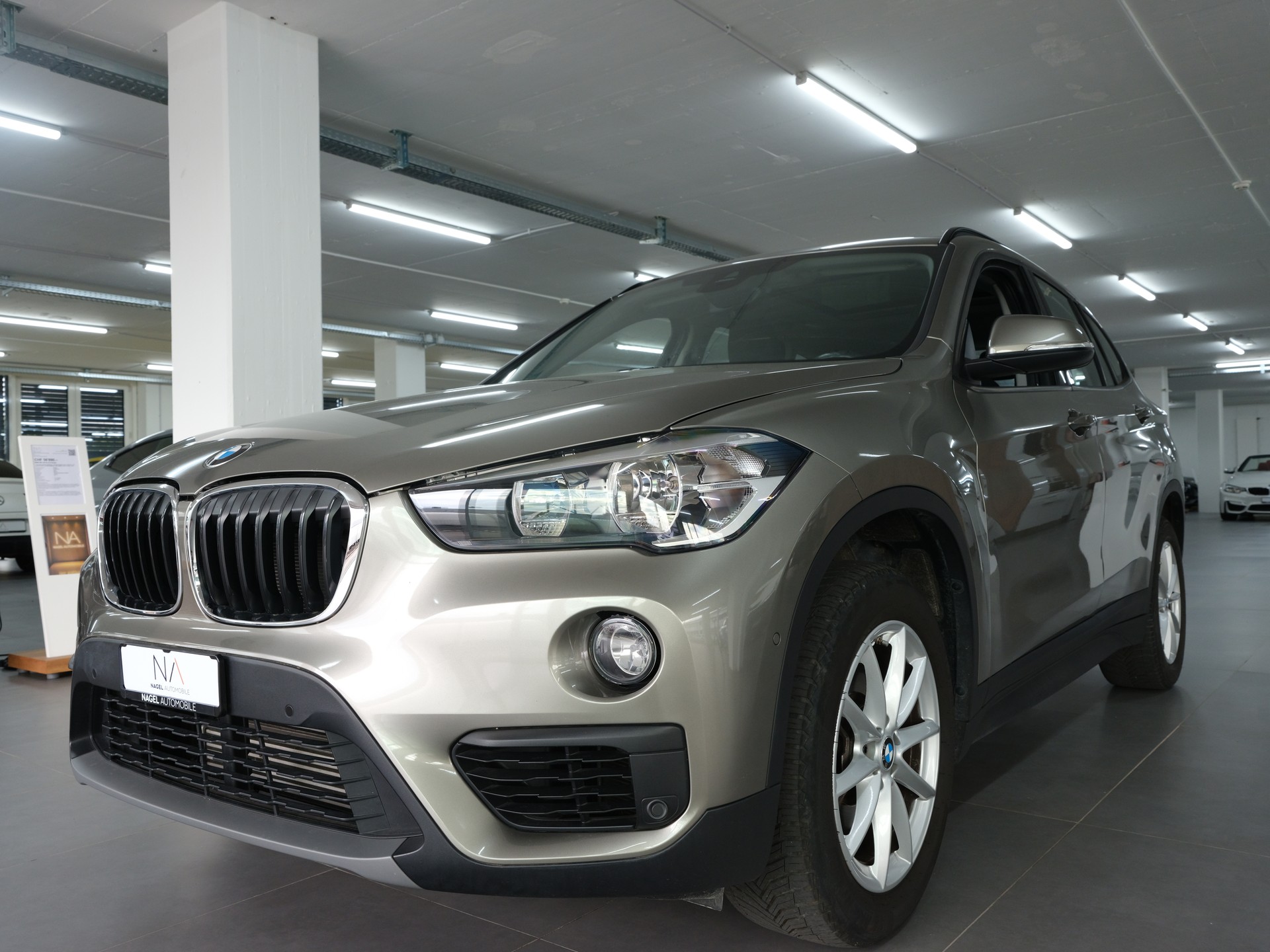 BMW X1 xDrive 20i Sport Line Steptronic *Panorama* *PDC Vorne & Hinten* *Individual*-image-8