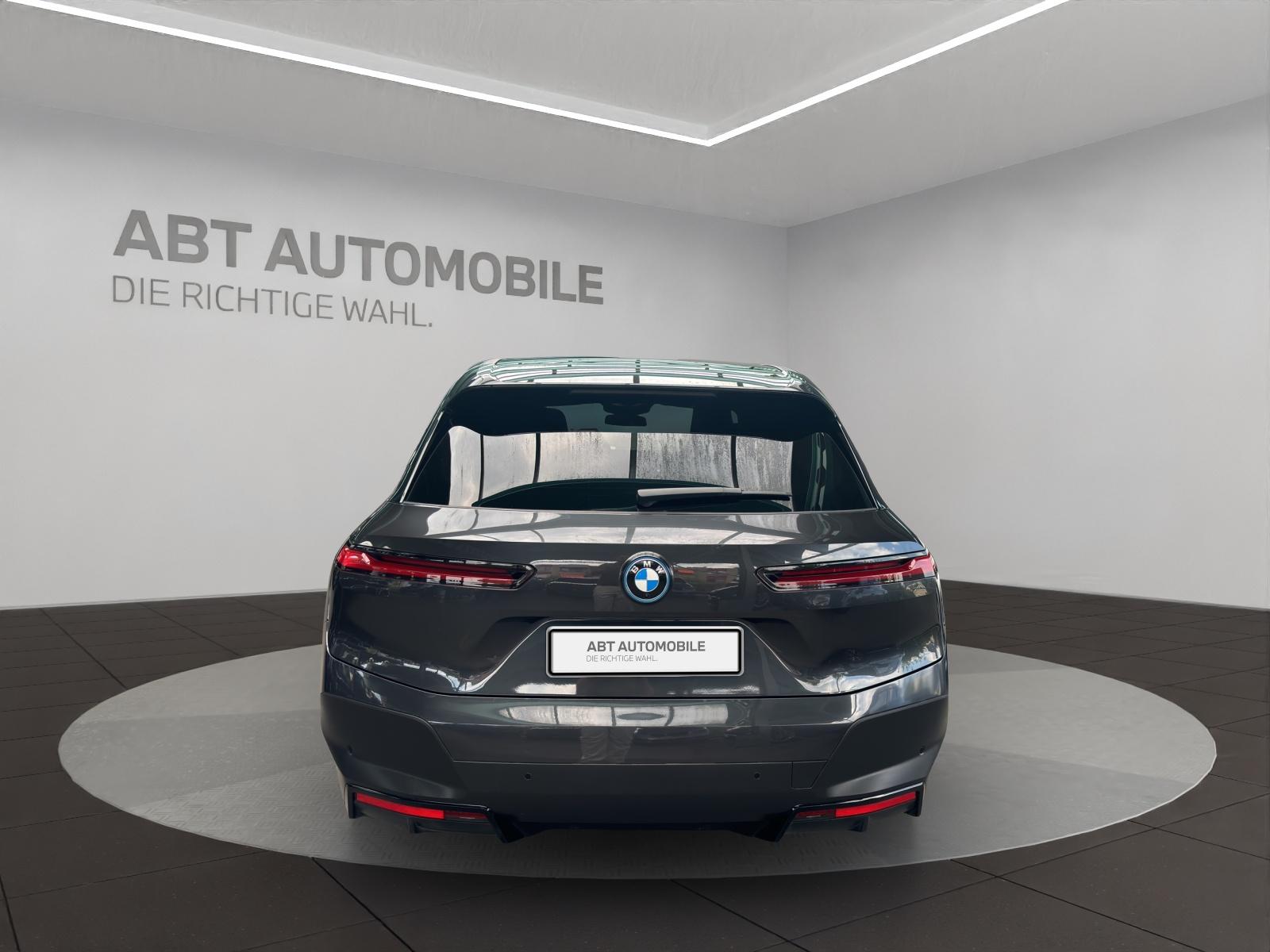 BMW iX xDrive40-image-4