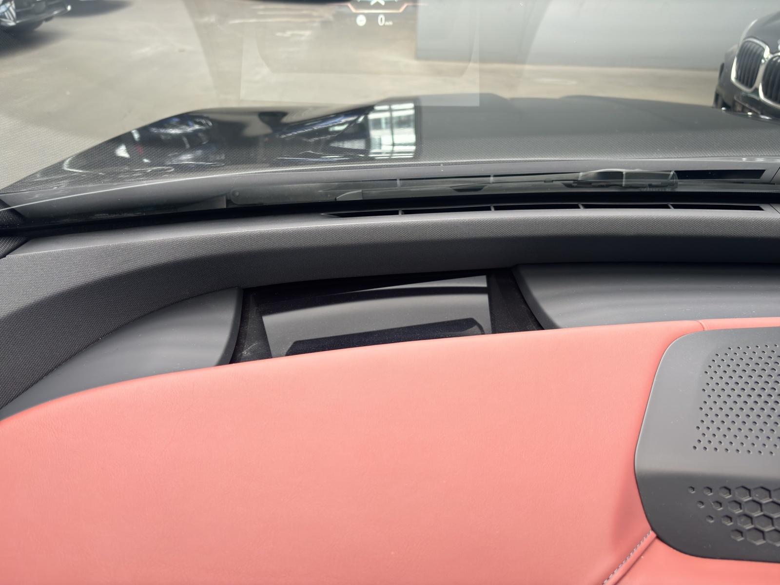 BMW iX xDrive40-image-15