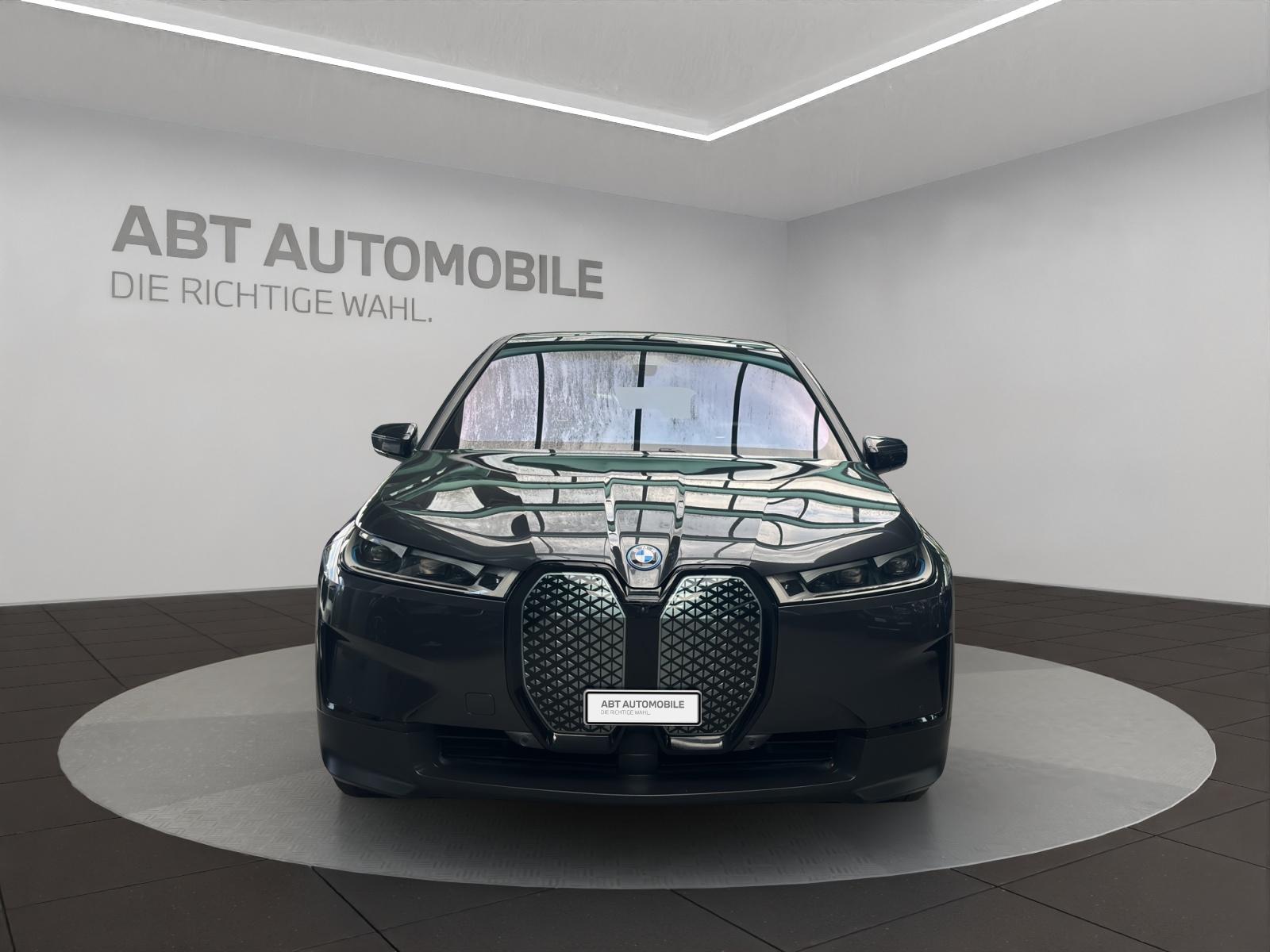 BMW iX xDrive40-image-1