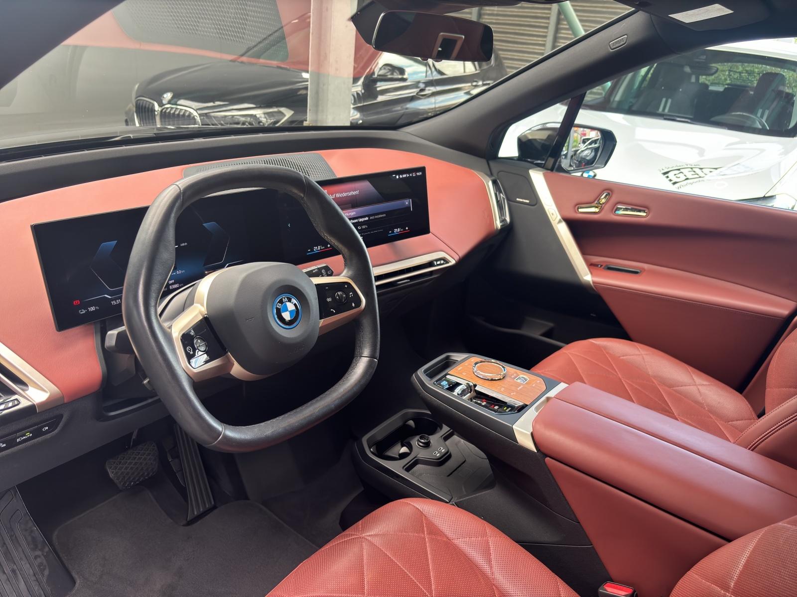 BMW iX xDrive40-image-18