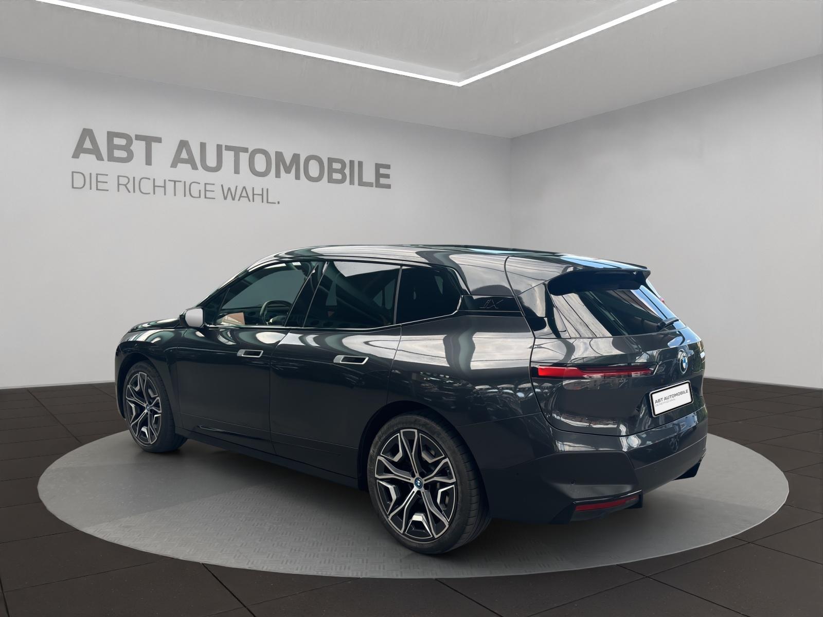 BMW iX xDrive40-image-3