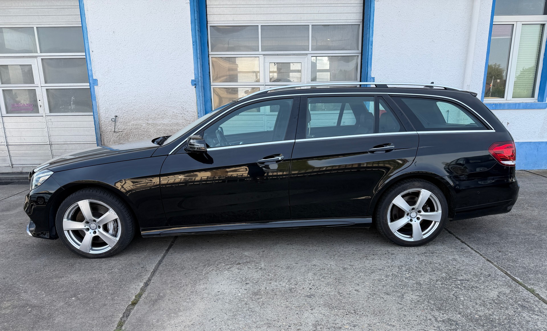 MERCEDES-BENZ E 500 Avantgarde 4Matic 7G-Tronic-image-2