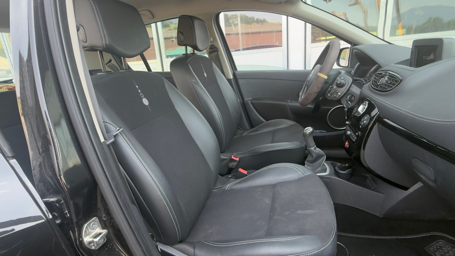 RENAULT Clio 1.2 16V Turbo S-image-8