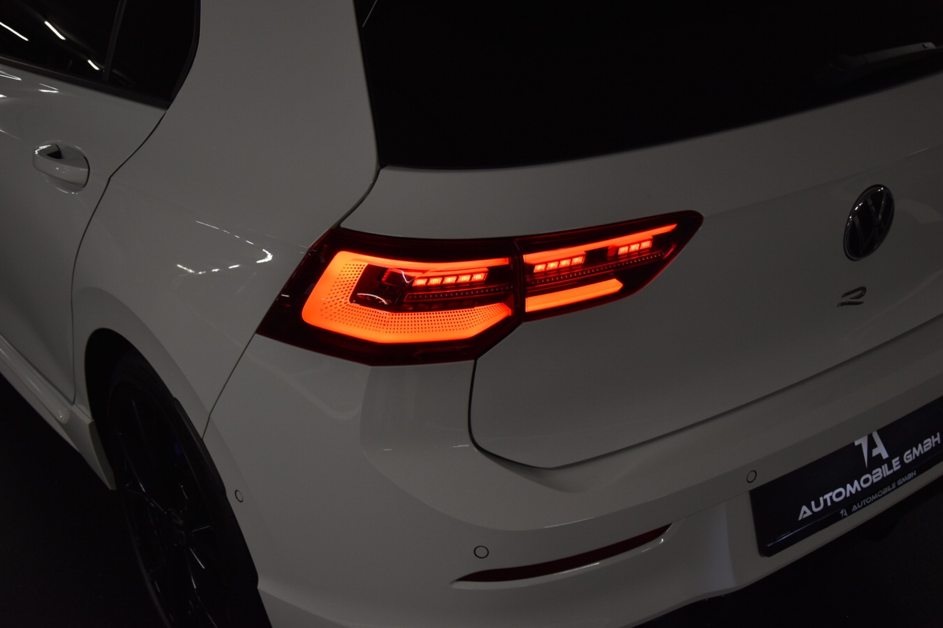 VW Golf 2.0 TSI R DSG 4Motion-image-7