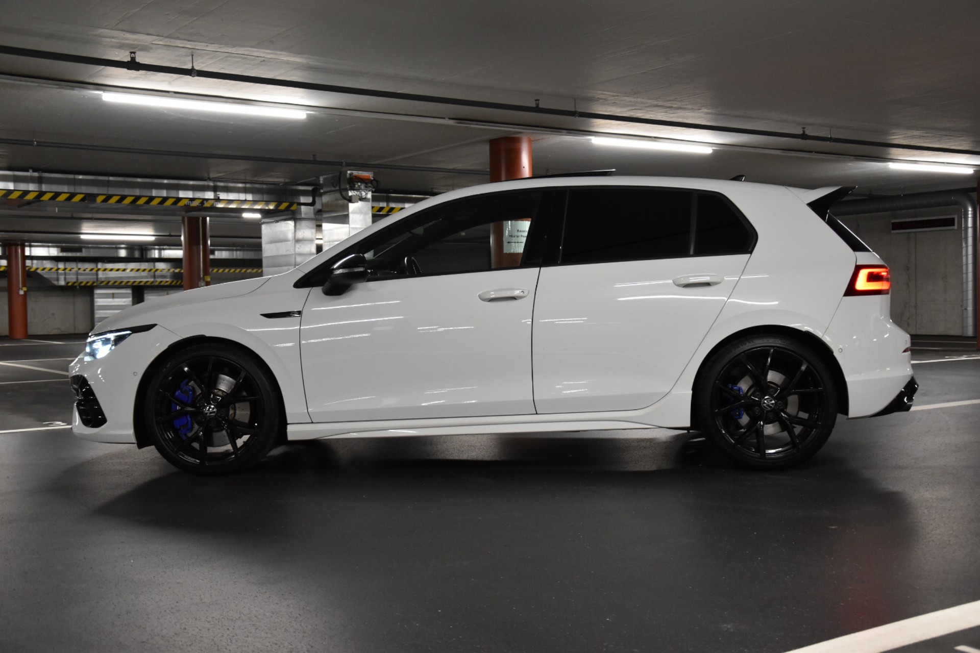 VW Golf 2.0 TSI R DSG 4Motion-image-5