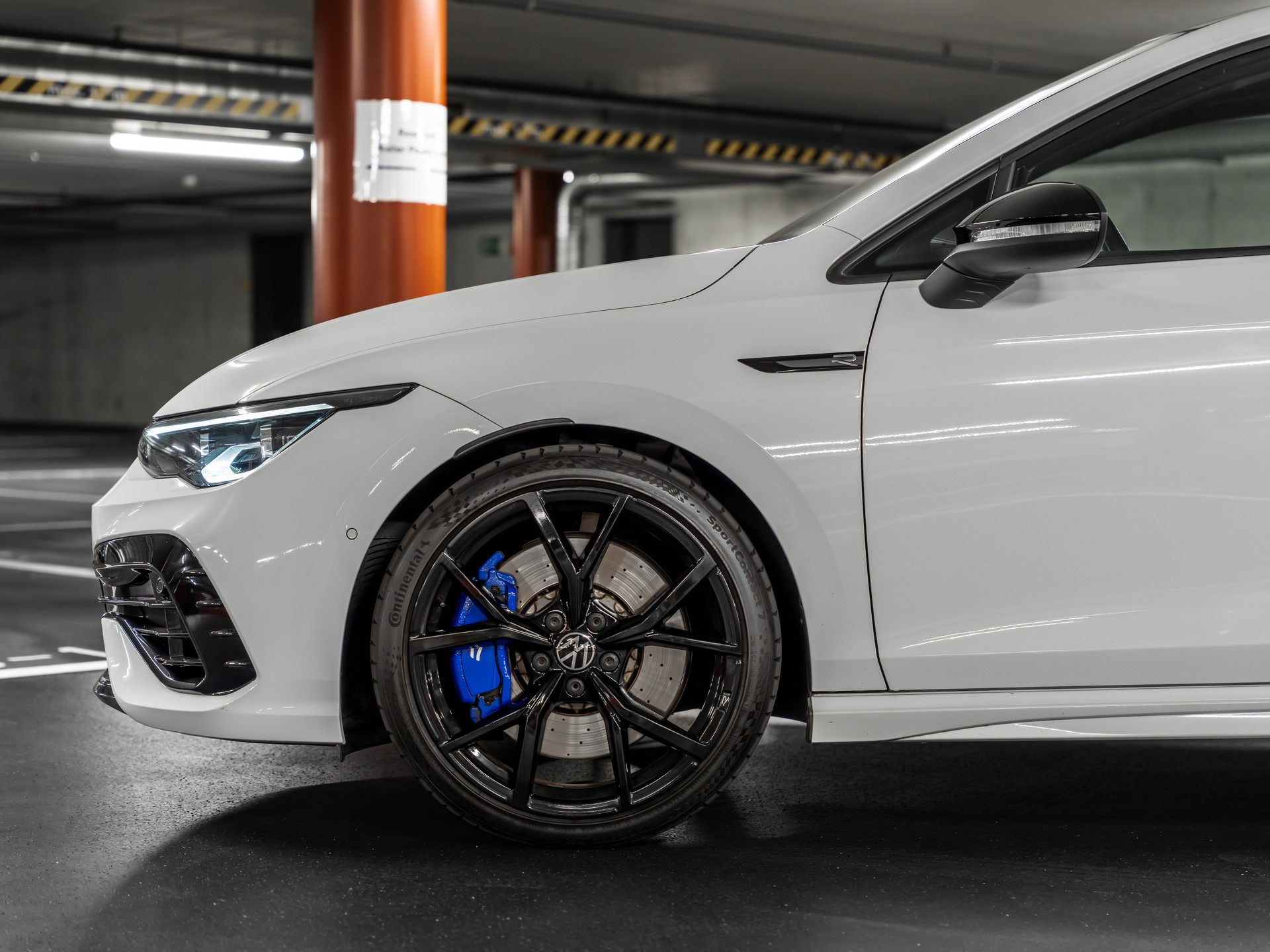 VW Golf 2.0 TSI R DSG 4Motion-image-3