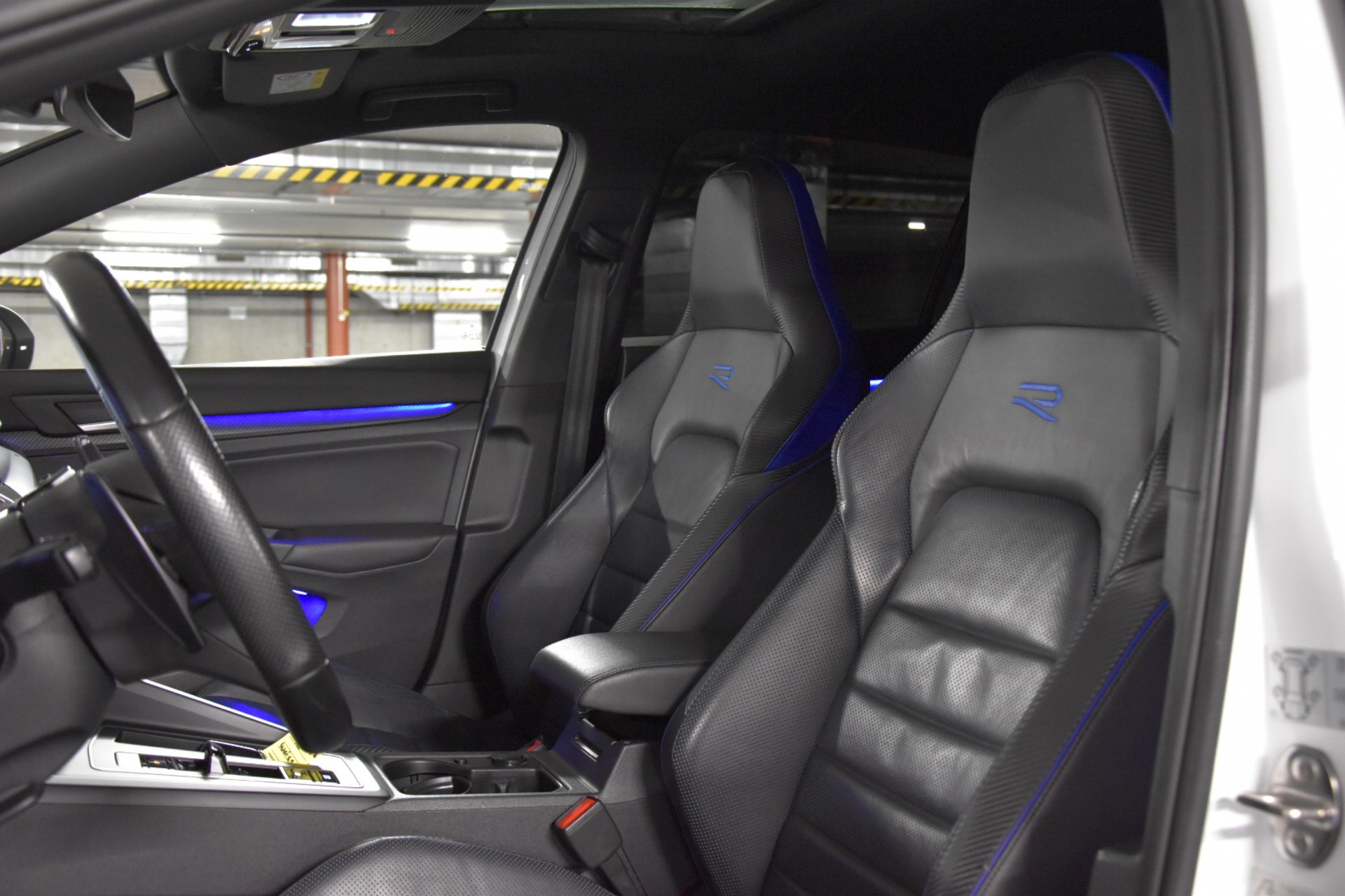 VW Golf 2.0 TSI R DSG 4Motion-image-24