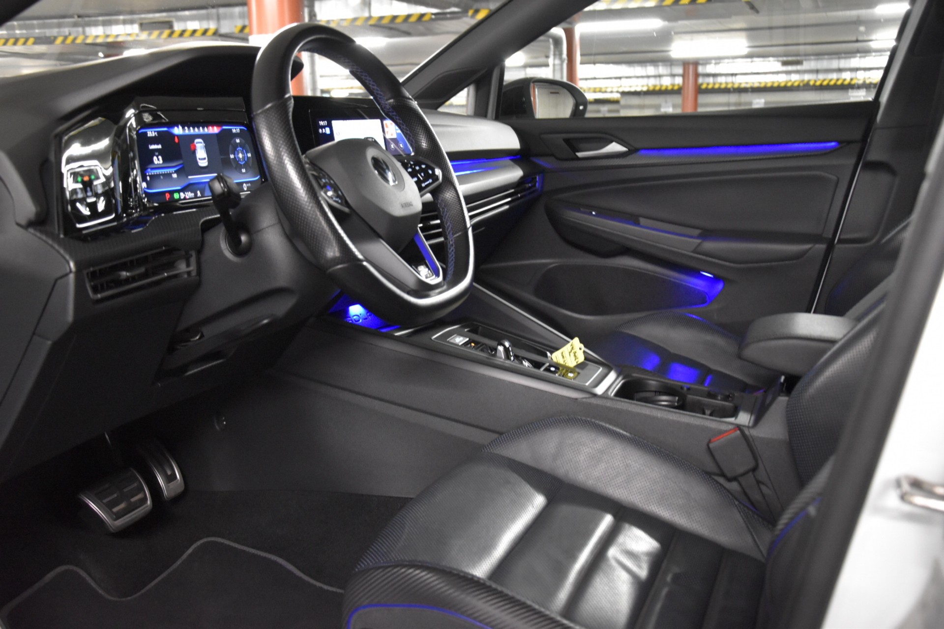 VW Golf 2.0 TSI R DSG 4Motion-image-23