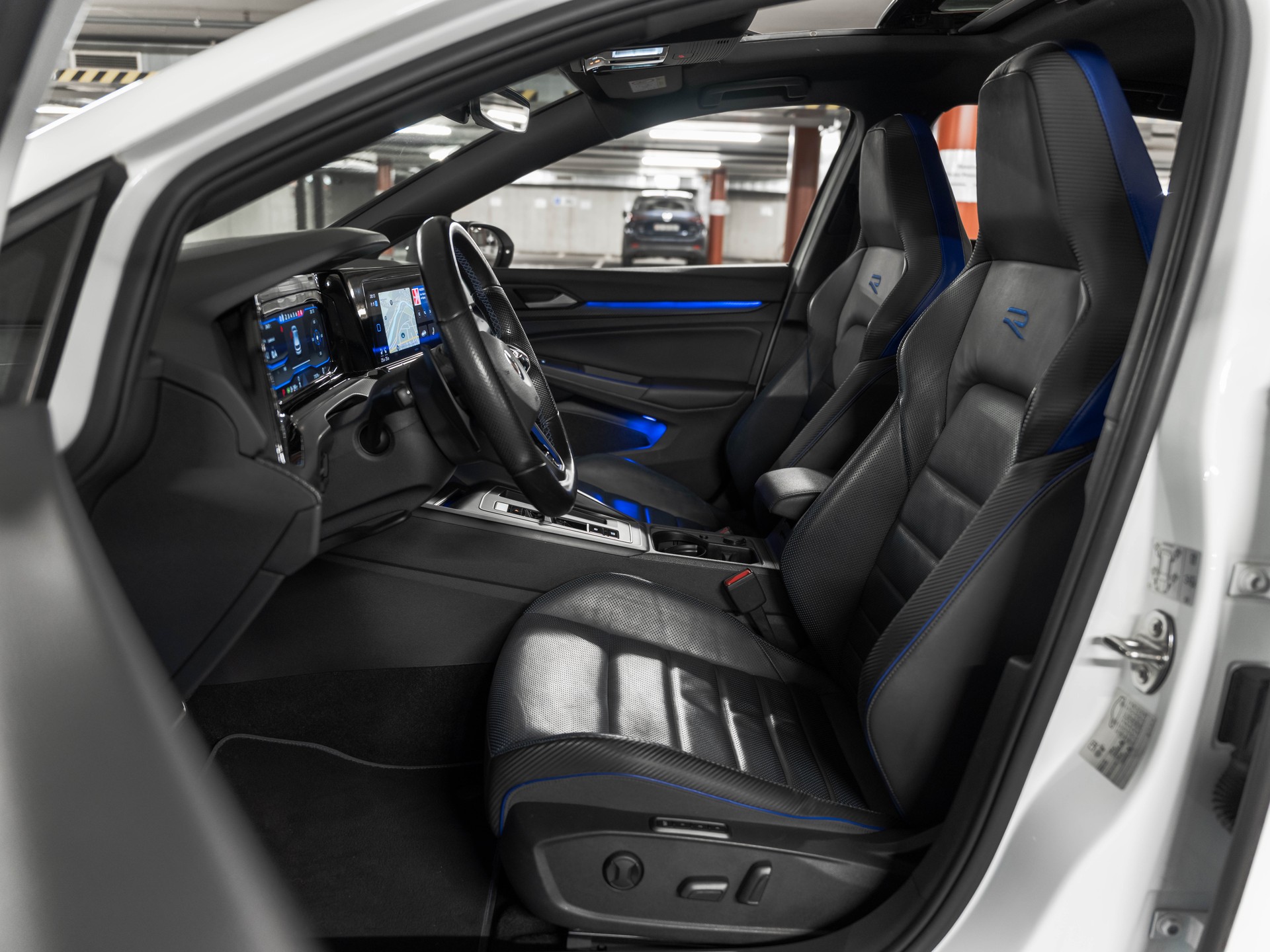 VW Golf 2.0 TSI R DSG 4Motion-image-26