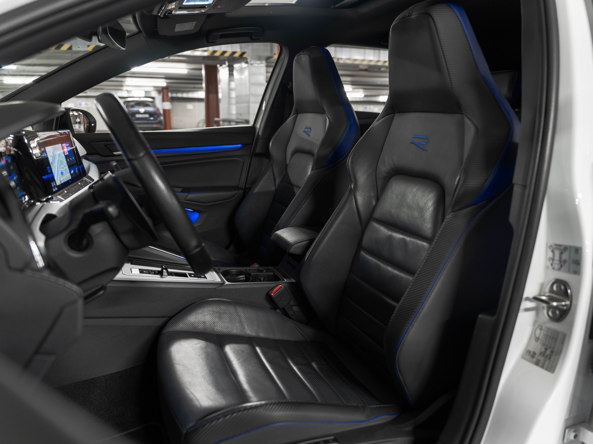 VW Golf 2.0 TSI R DSG 4Motion-image-27