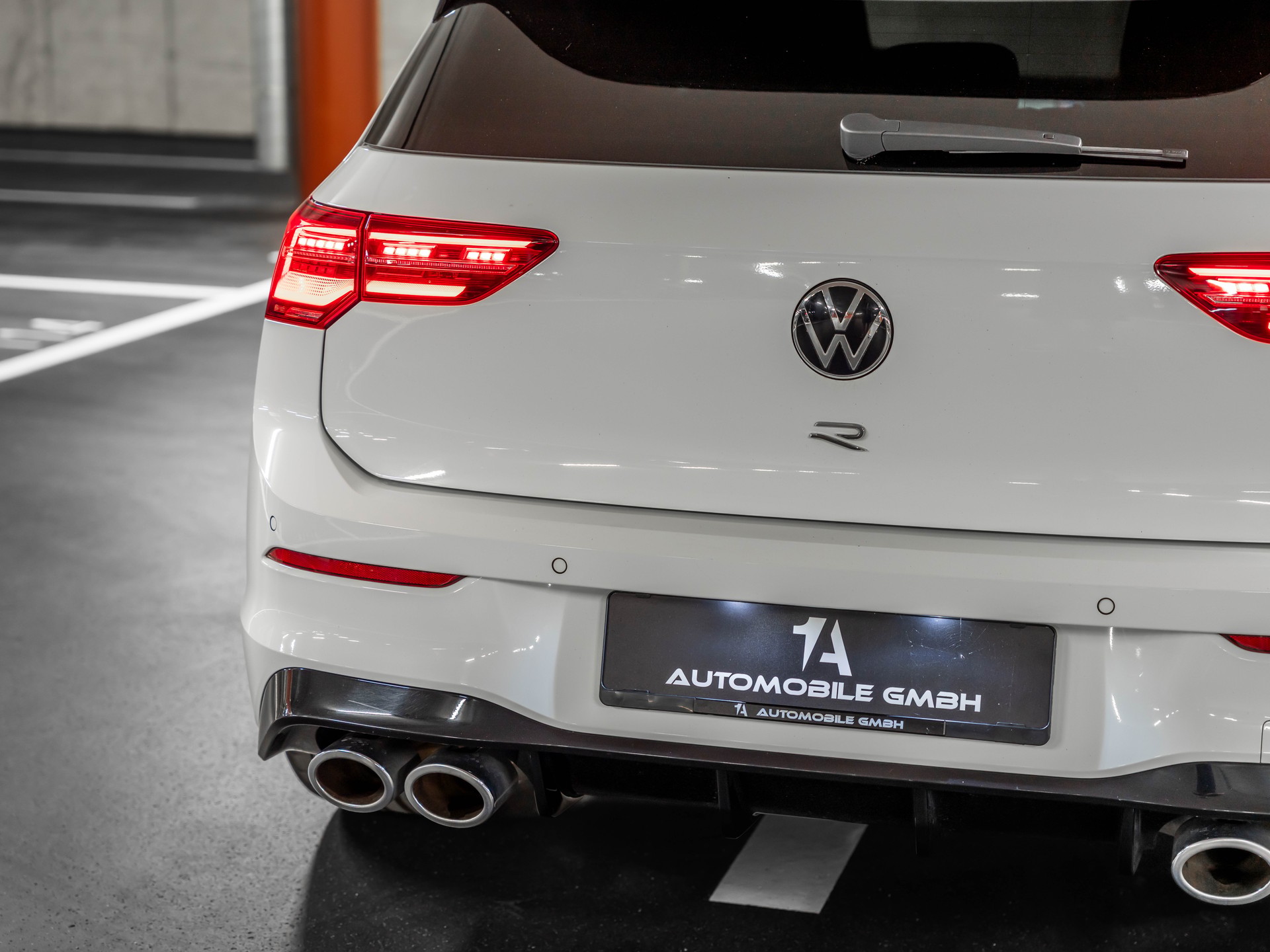 VW Golf 2.0 TSI R DSG 4Motion-image-8
