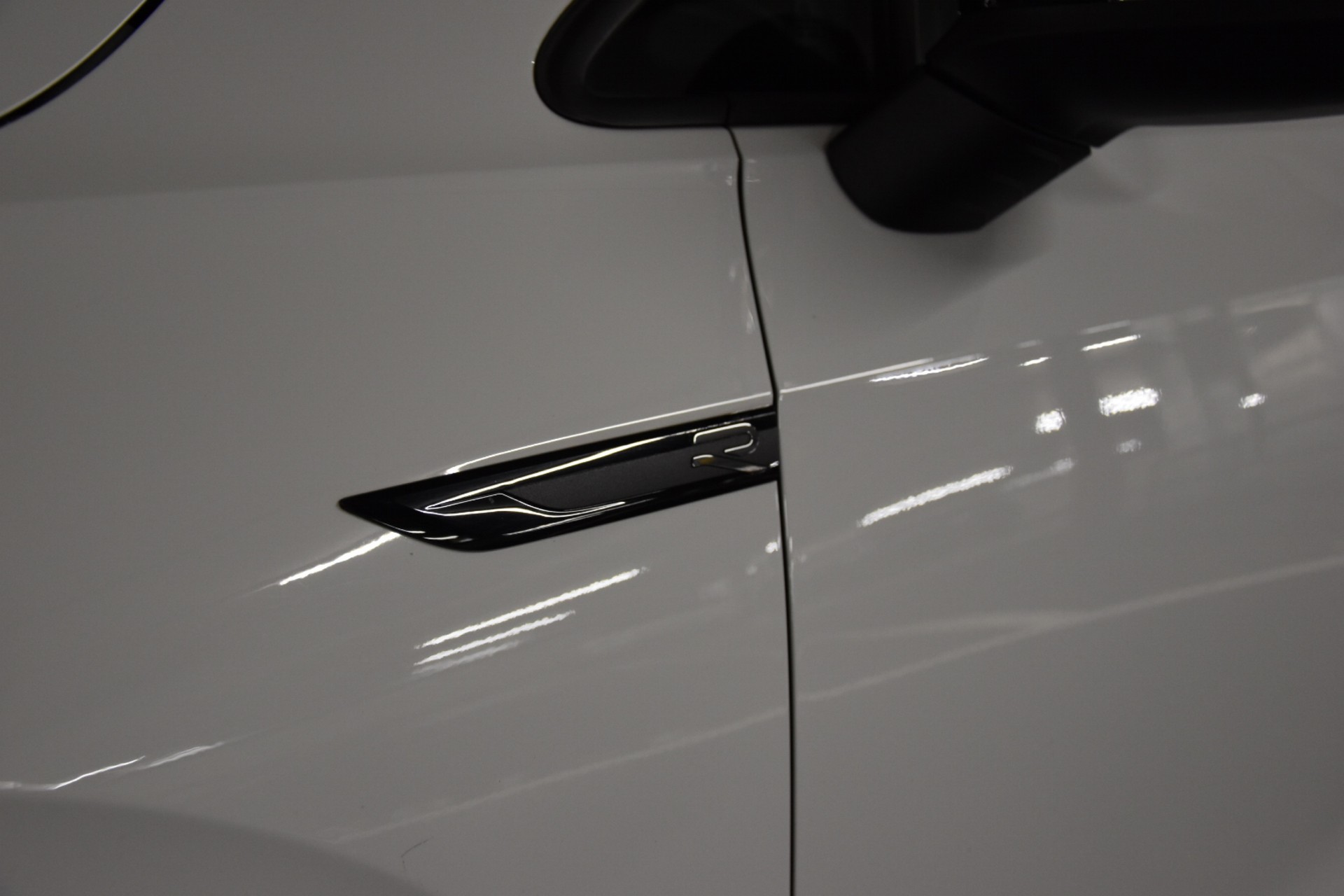 VW Golf 2.0 TSI R DSG 4Motion-image-4
