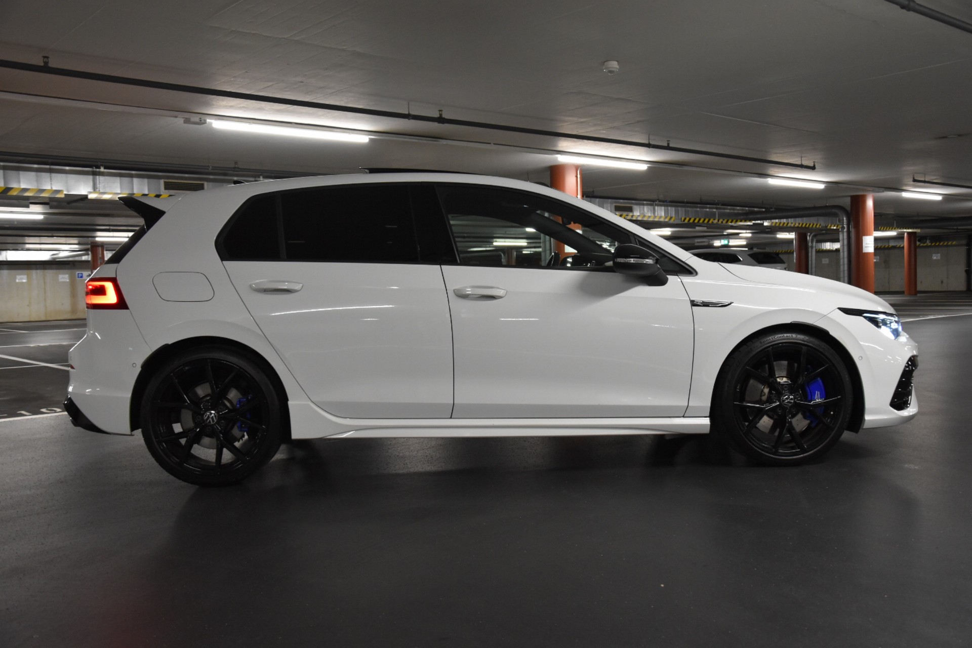 VW Golf 2.0 TSI R DSG 4Motion-image-11