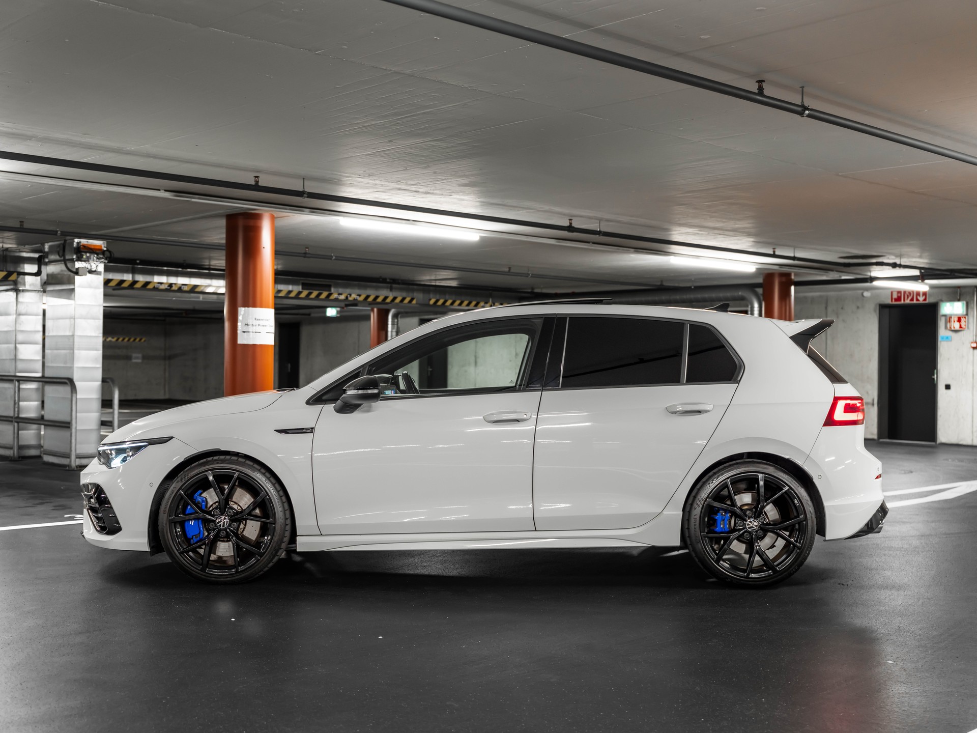 VW Golf 2.0 TSI R DSG 4Motion-image-5