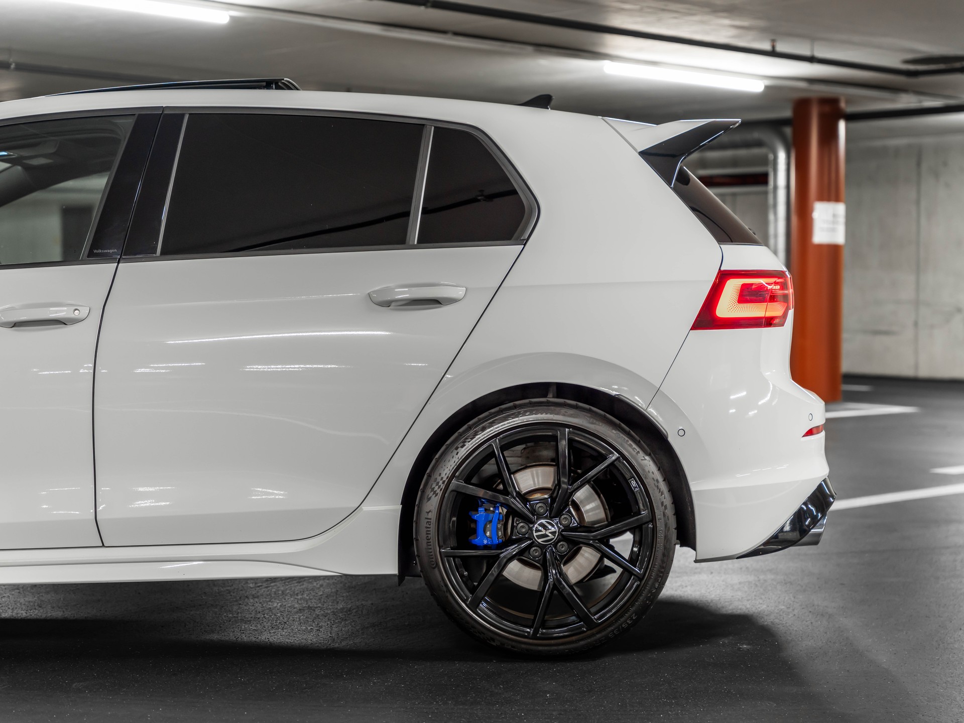 VW Golf 2.0 TSI R DSG 4Motion-image-4