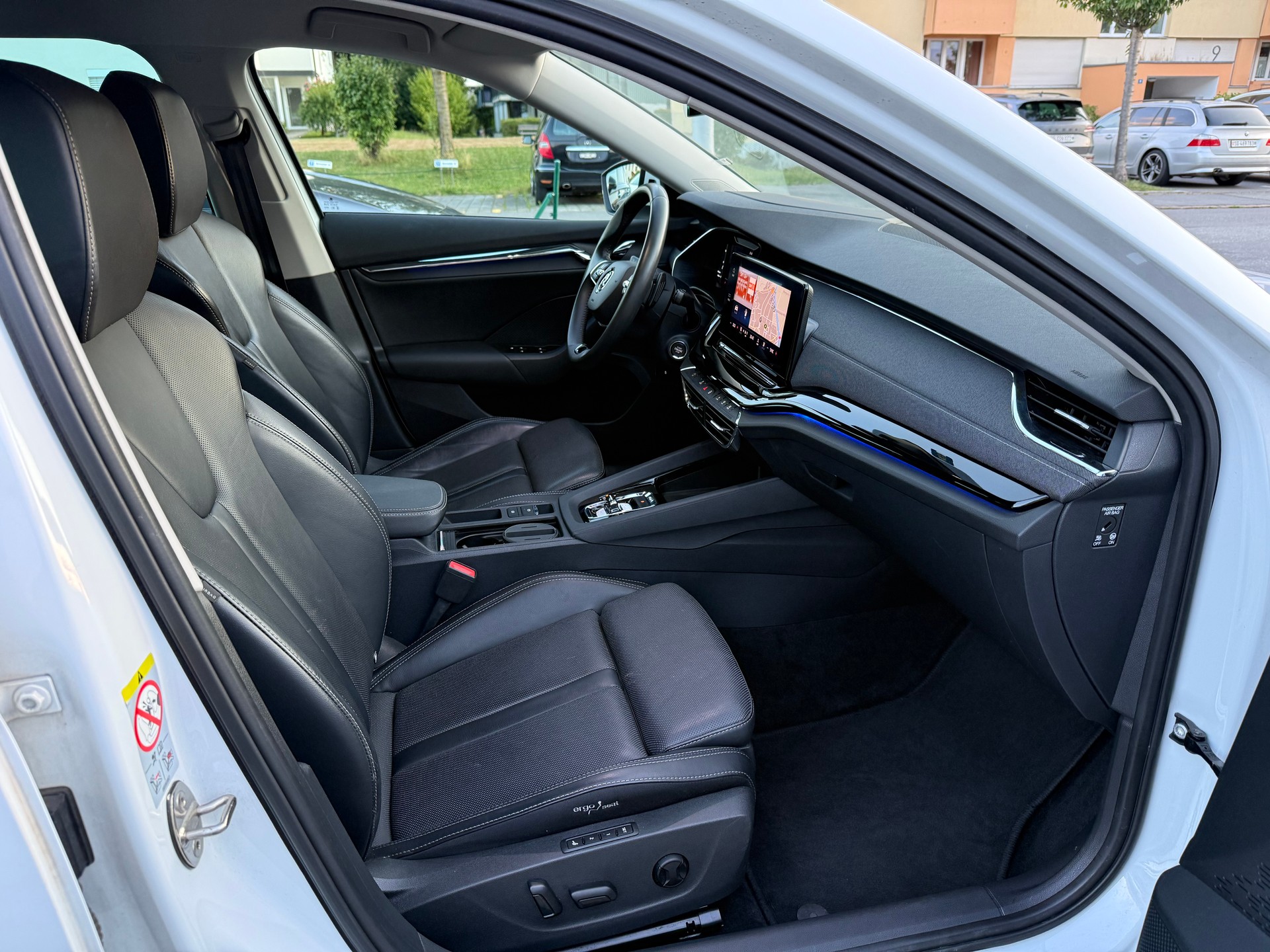 SKODA Octavia Combi 2.0 TDI 200 Style 4x4 DSG *Traumausstattung*-image-19