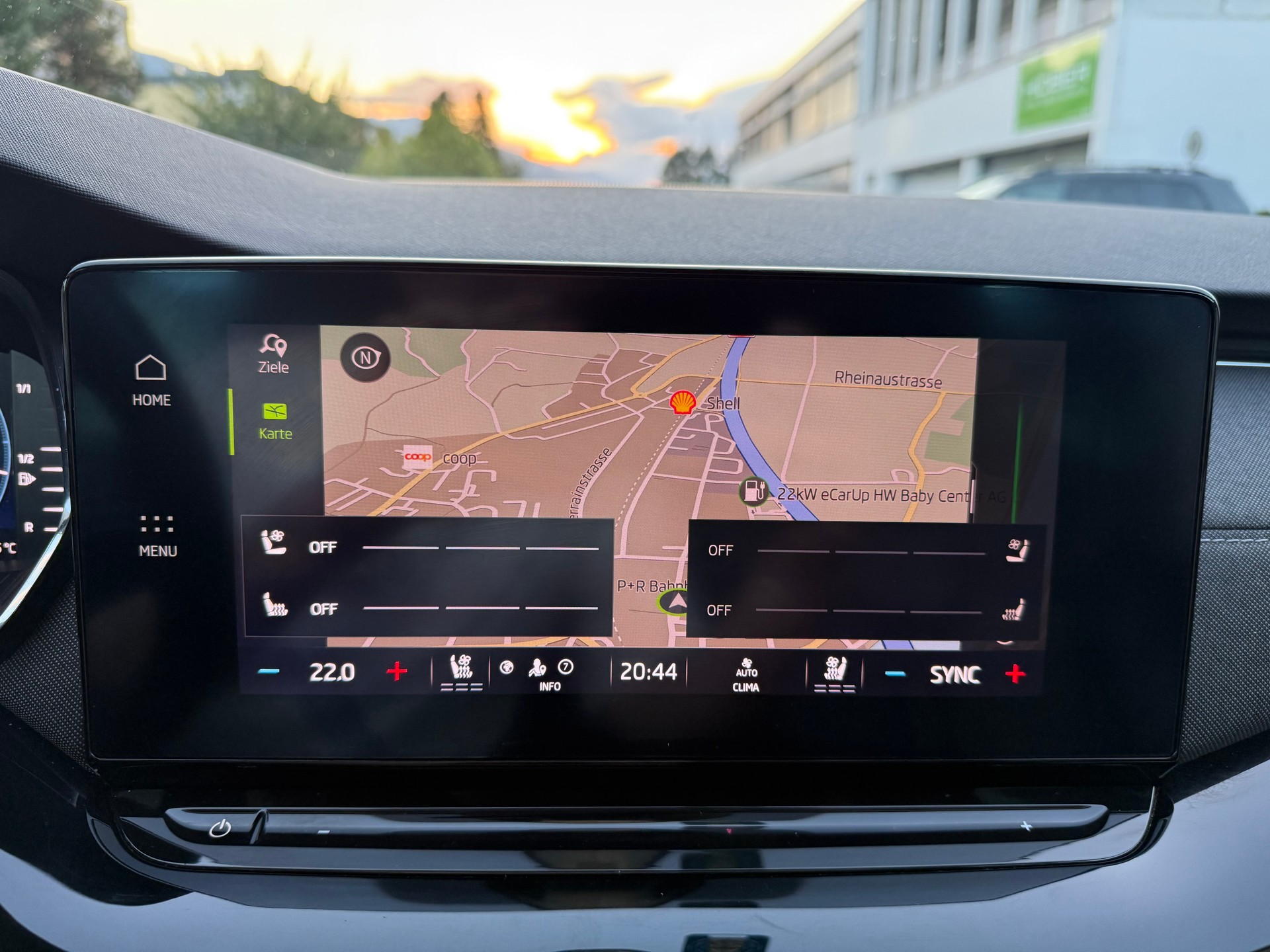 SKODA Octavia Combi 2.0 TDI 200 Style 4x4 DSG *Traumausstattung*-image-22