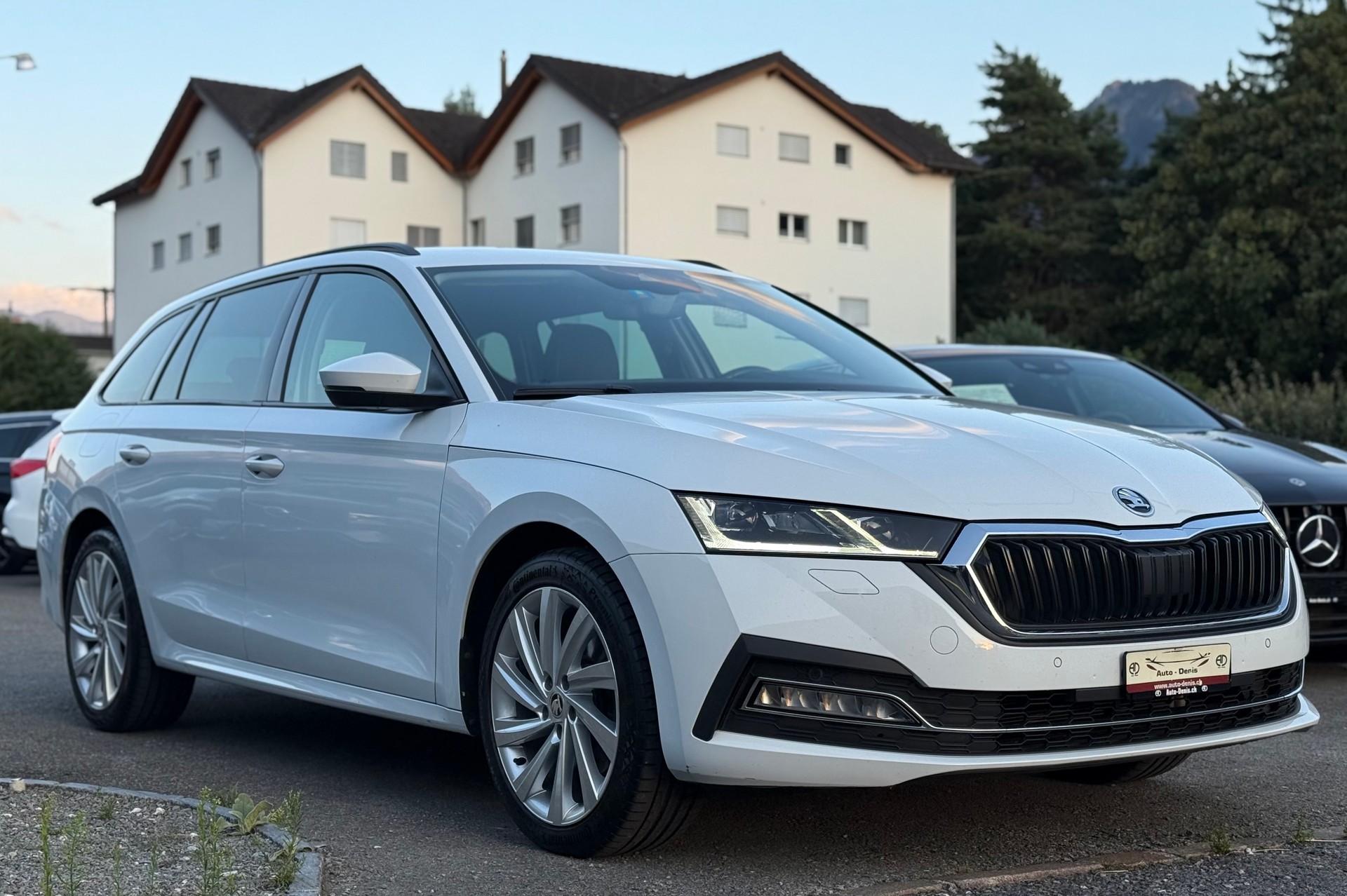 SKODA Octavia Combi 2.0 TDI 200 Style 4x4 DSG *Traumausstattung*-image-3