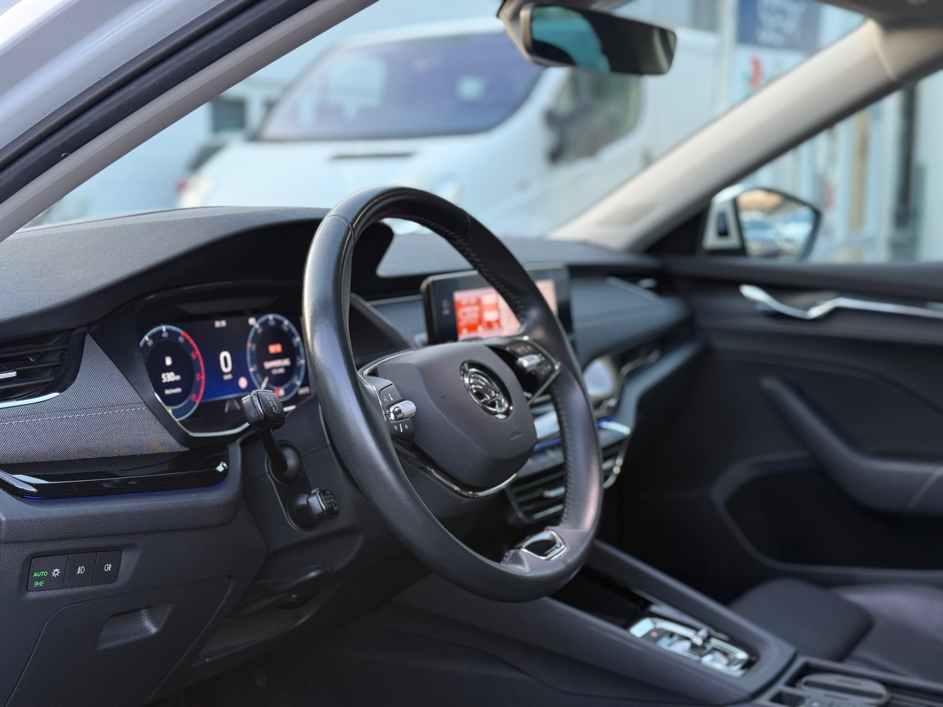 SKODA Octavia Combi 2.0 TDI 200 Style 4x4 DSG *Traumausstattung*-image-8