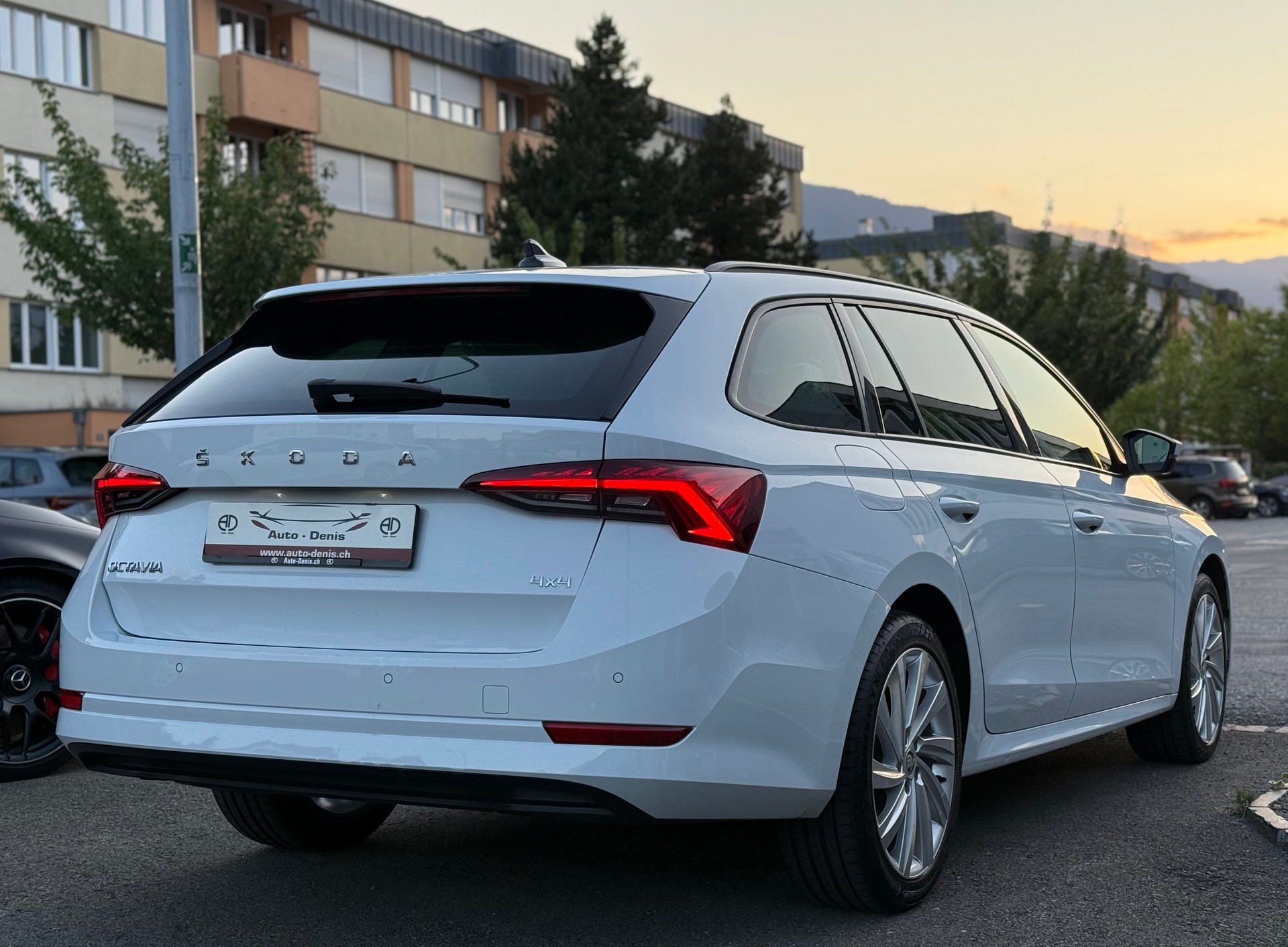SKODA Octavia Combi 2.0 TDI 200 Style 4x4 DSG *Traumausstattung*-image-4