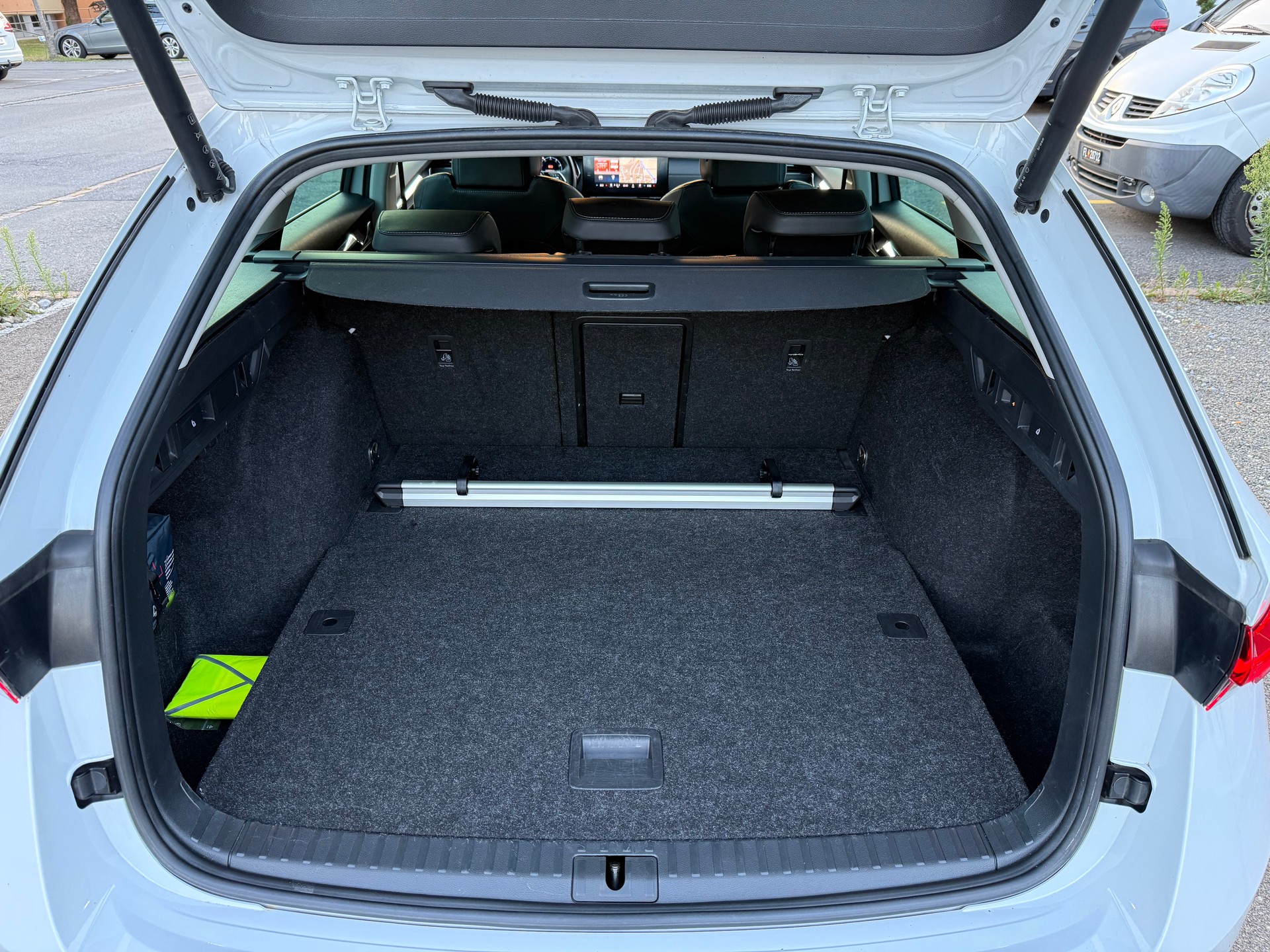 SKODA Octavia Combi 2.0 TDI 200 Style 4x4 DSG *Traumausstattung*-image-13