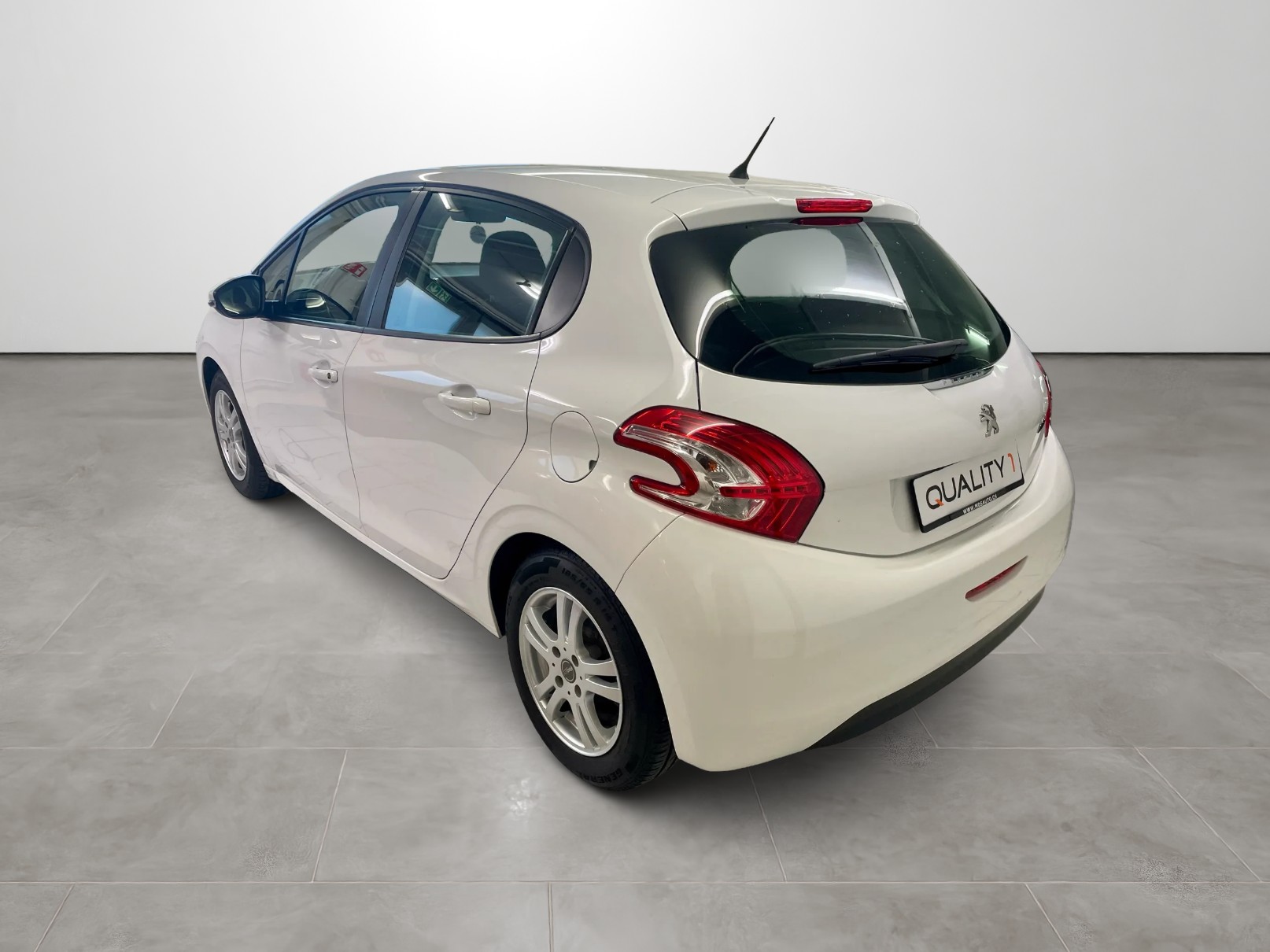 PEUGEOT 208 1.2 VTI Active-image-1
