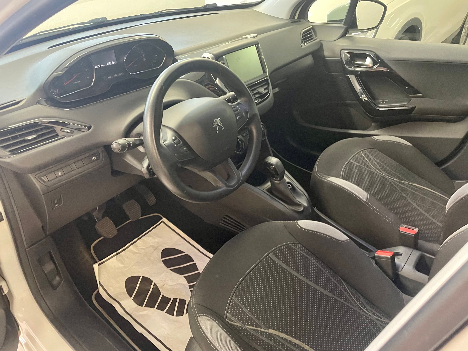PEUGEOT 208 1.2 VTI Active-image-2