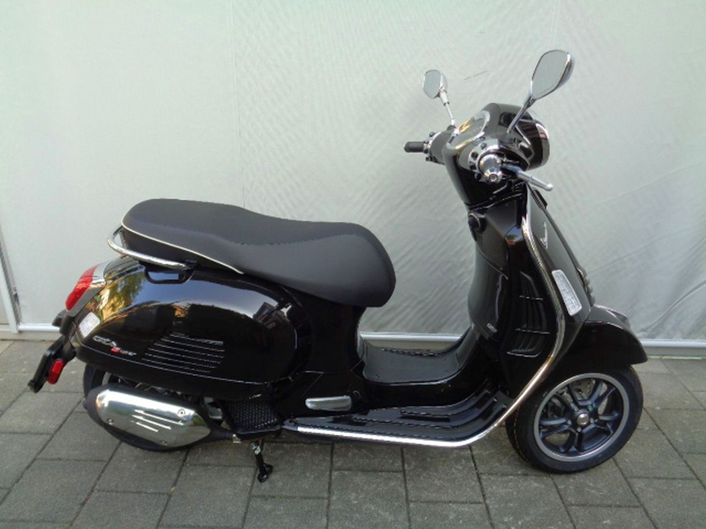 PIAGGIO VESPA GTS 125 SUPER RST-showroom-element-3