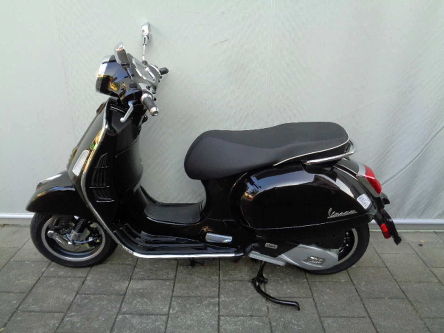 PIAGGIO VESPA GTS 125 SUPER RST