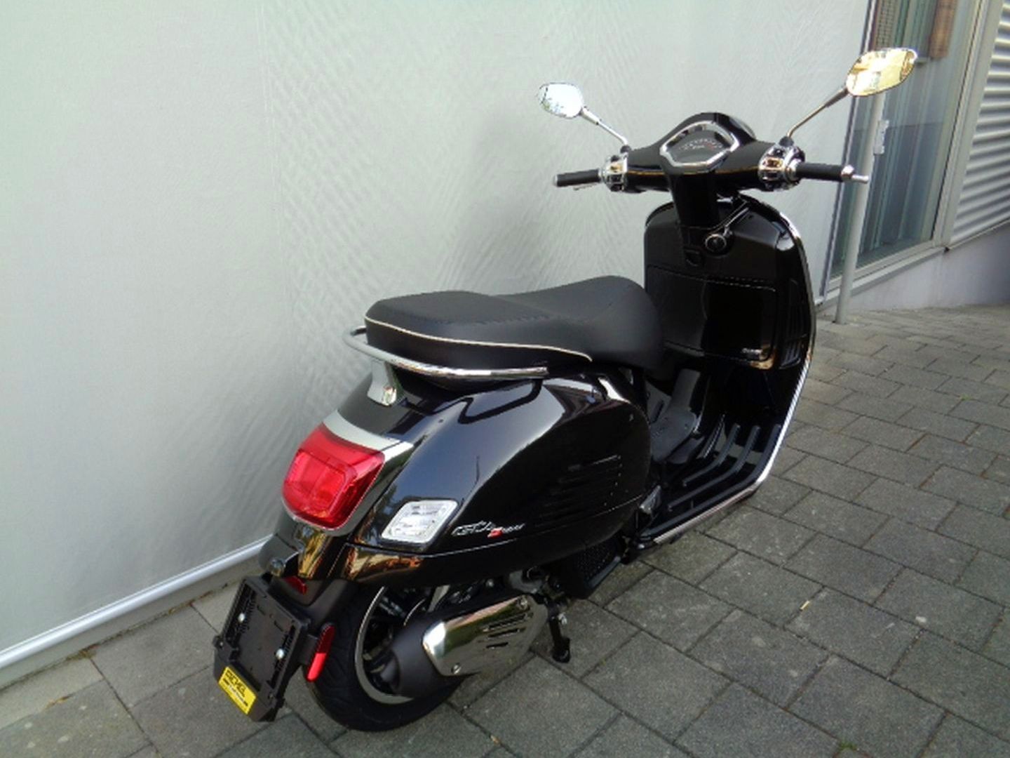PIAGGIO VESPA GTS 125 SUPER RST-image-5