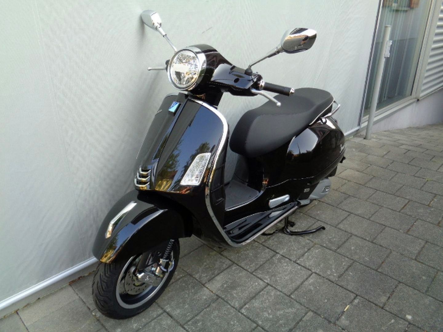 PIAGGIO VESPA GTS 125 SUPER RST-showroom-element-1