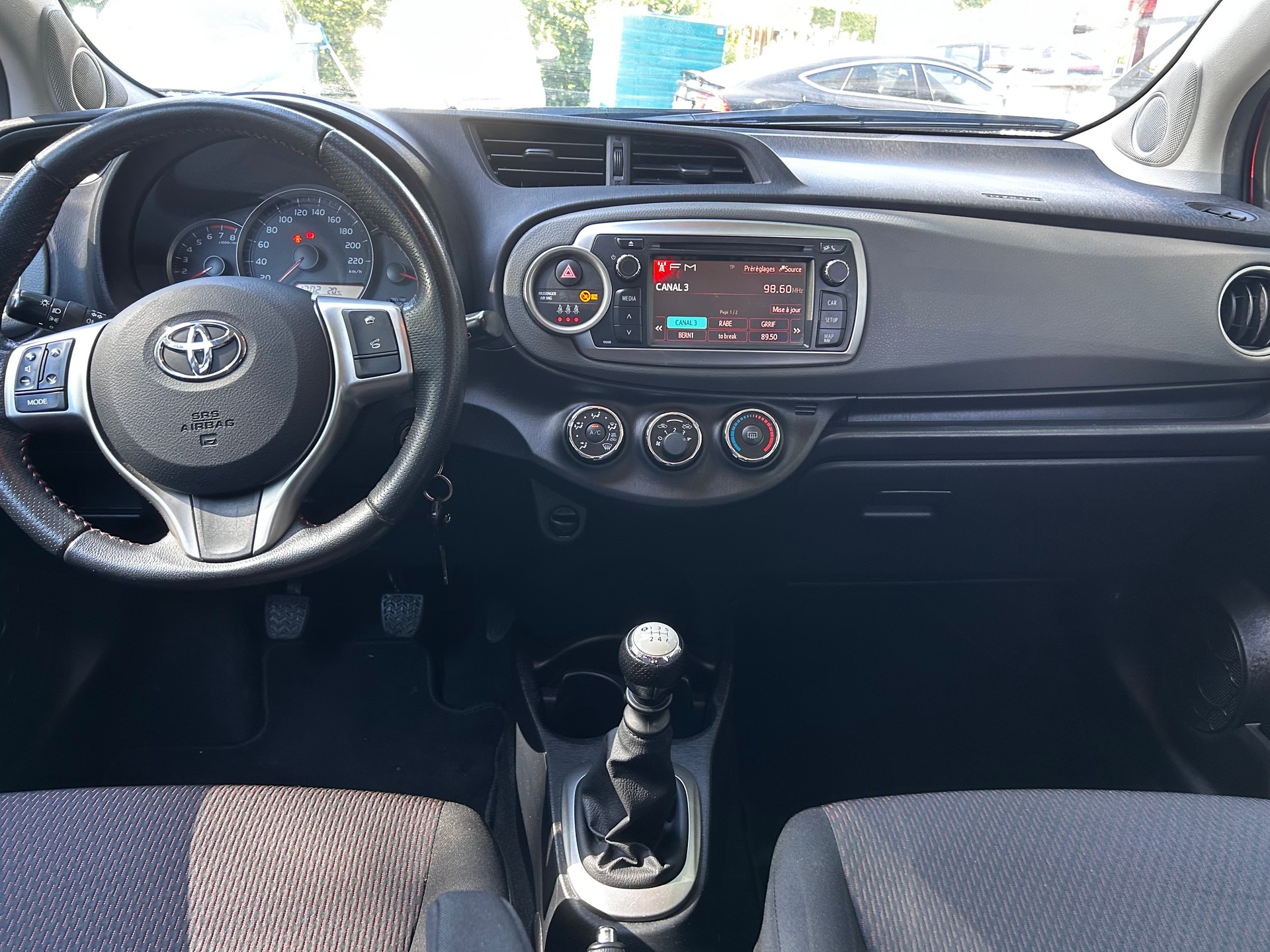 TOYOTA Yaris 1.33 Luna Multidrive-image-8