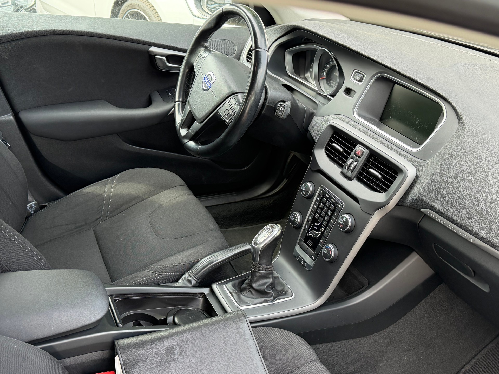 VOLVO V40 Cross Country D2 OceanRace-image-4