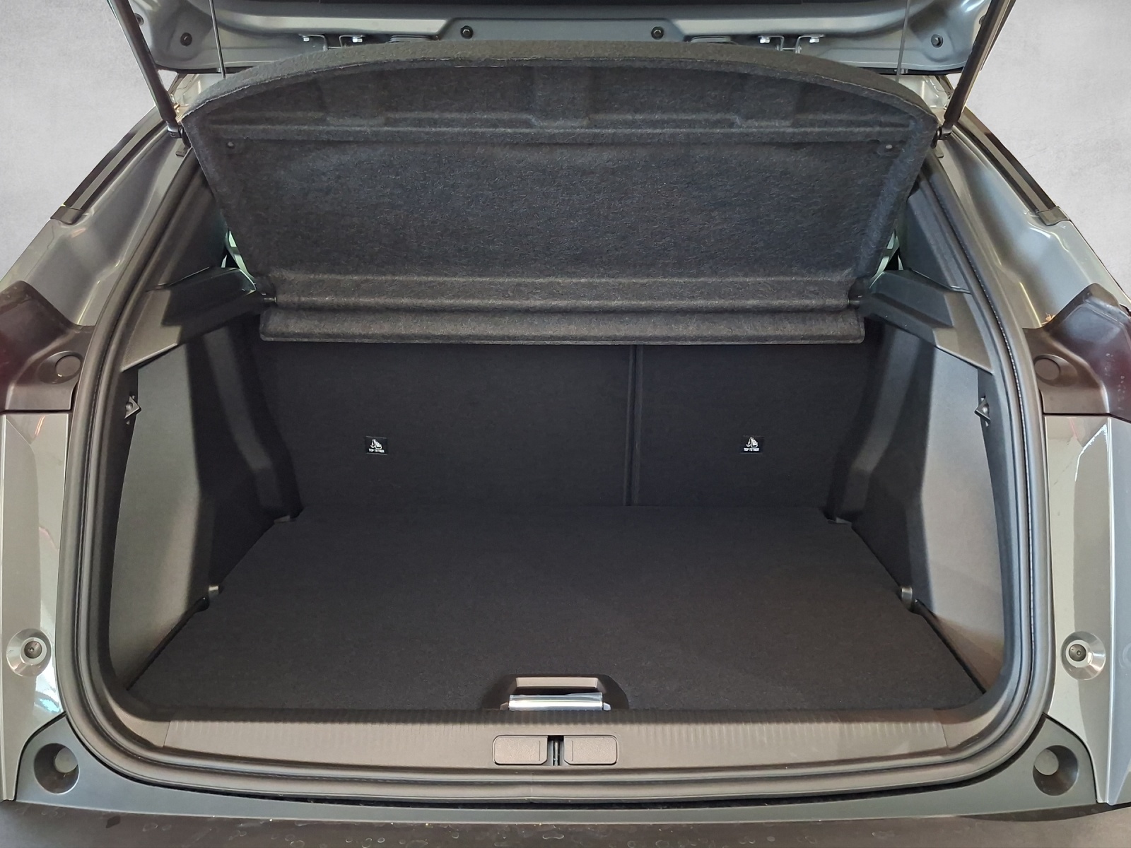PEUGEOT 2008 1.2 Hybrid 145 GT Exclusive-image-14