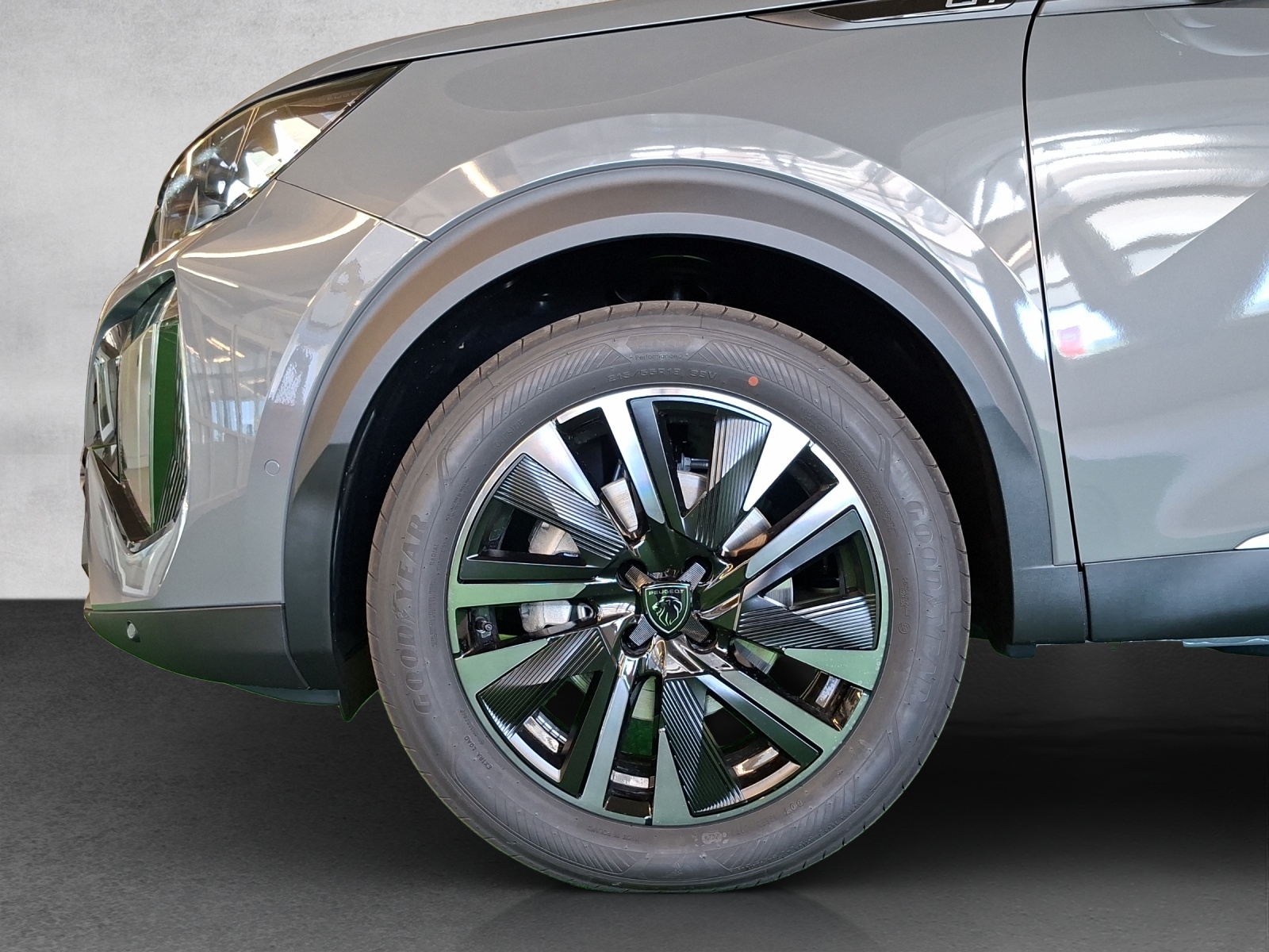 PEUGEOT 2008 1.2 Hybrid 145 GT Exclusive-image-15