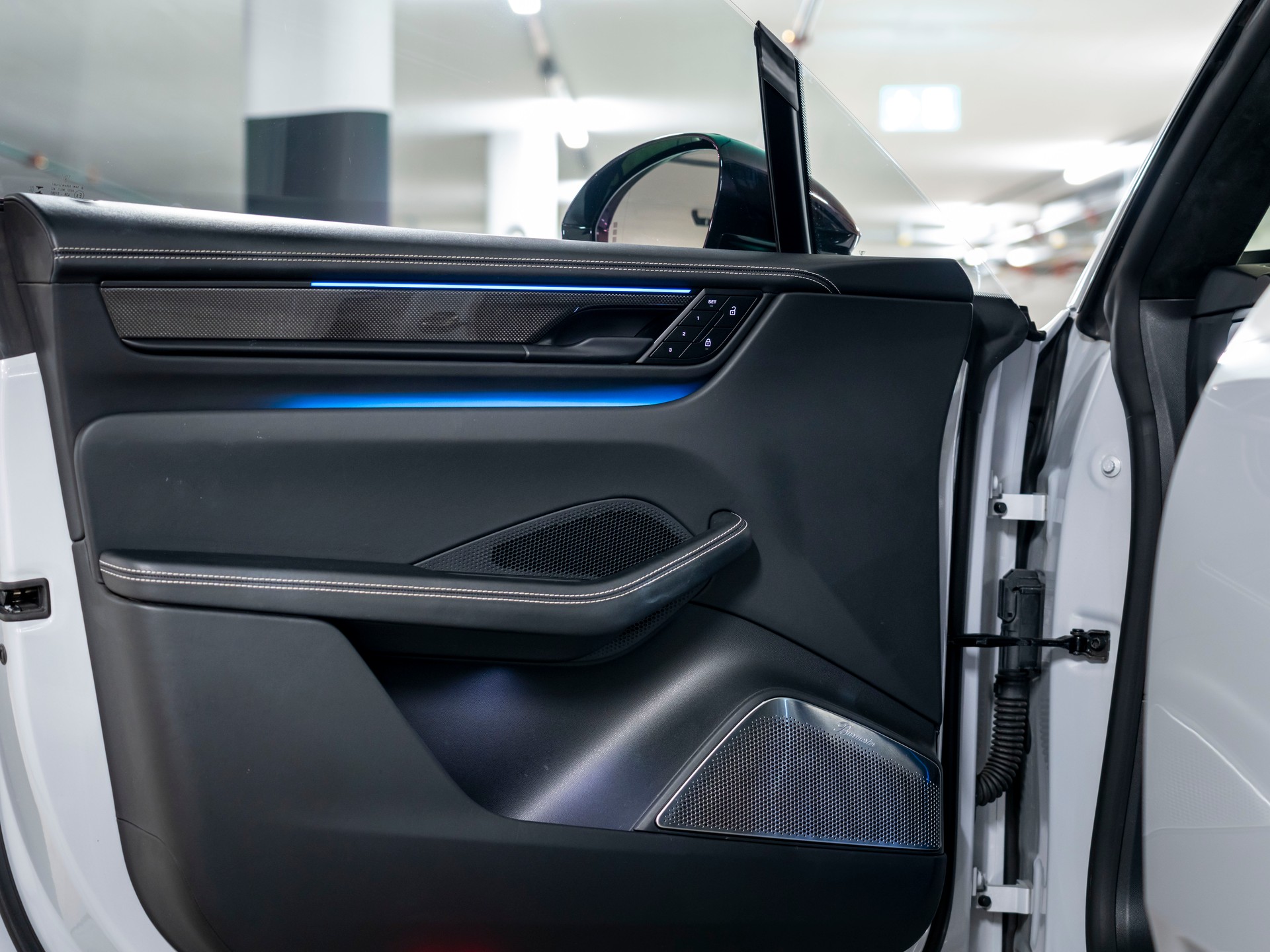 PORSCHE Macan Turbo 100kWh-image-19
