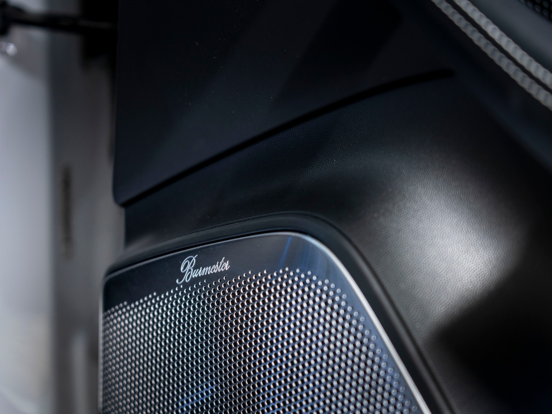 PORSCHE Macan Turbo 100kWh-image-26
