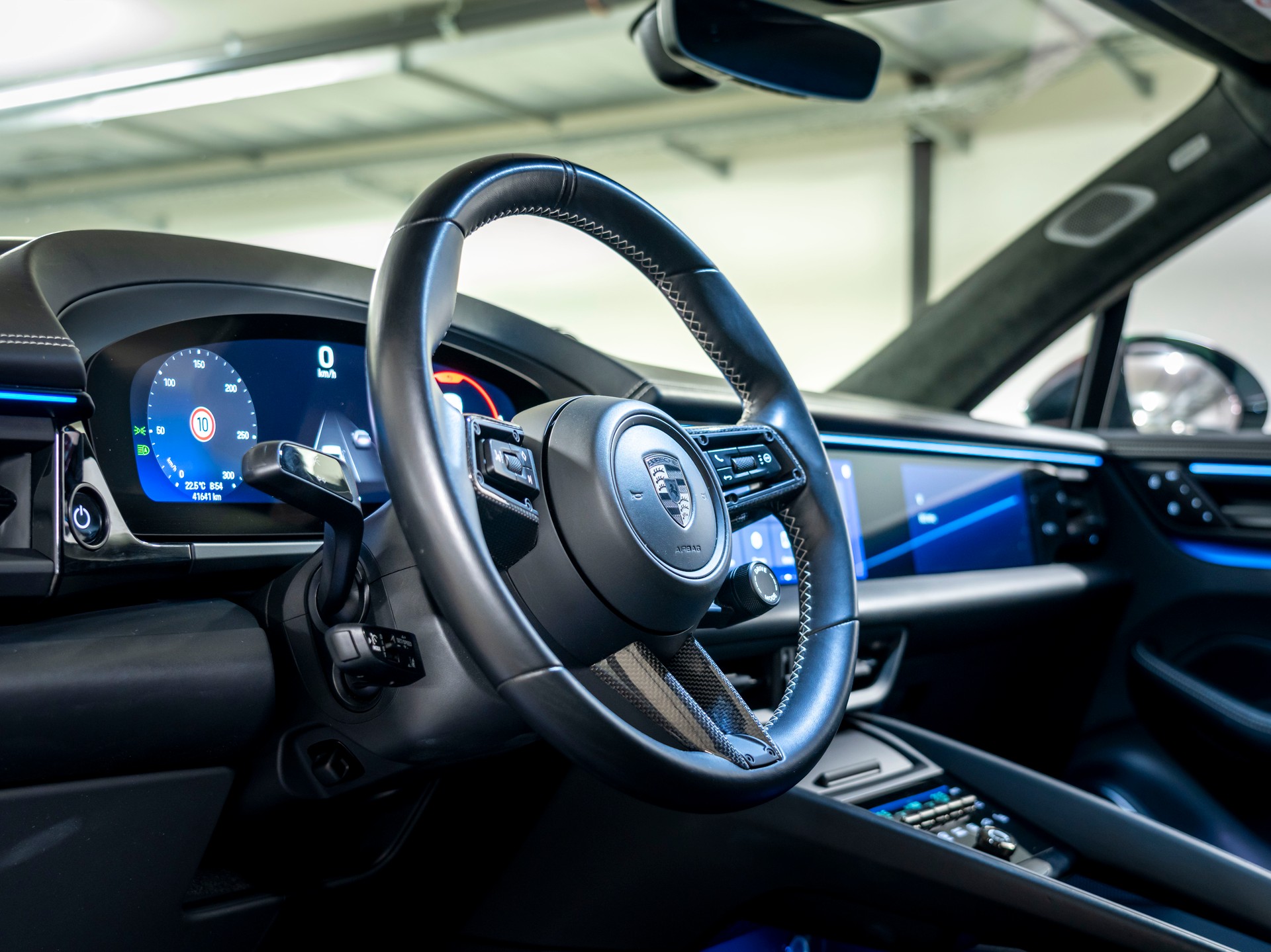 PORSCHE Macan Turbo 100kWh-image-15