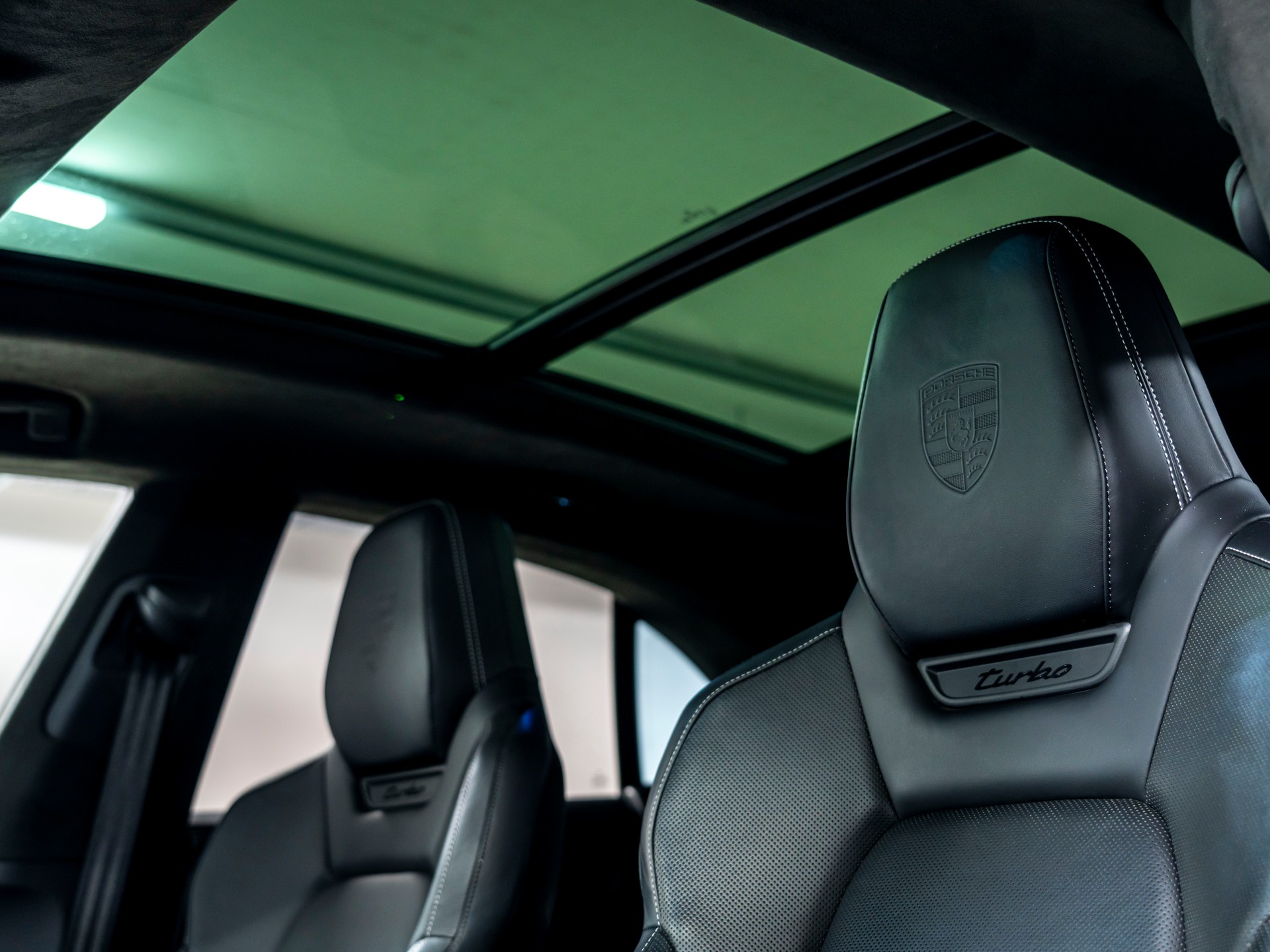 PORSCHE Macan Turbo 100kWh-image-17