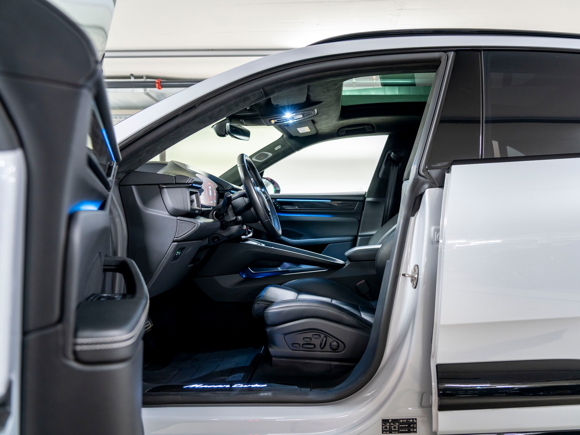 PORSCHE Macan Turbo 100kWh-image-12