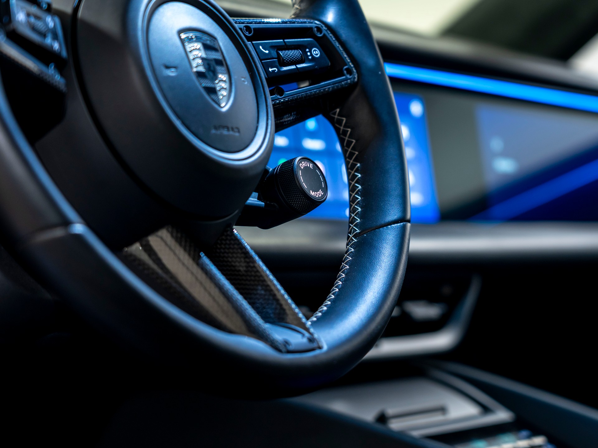 PORSCHE Macan Turbo 100kWh-image-16