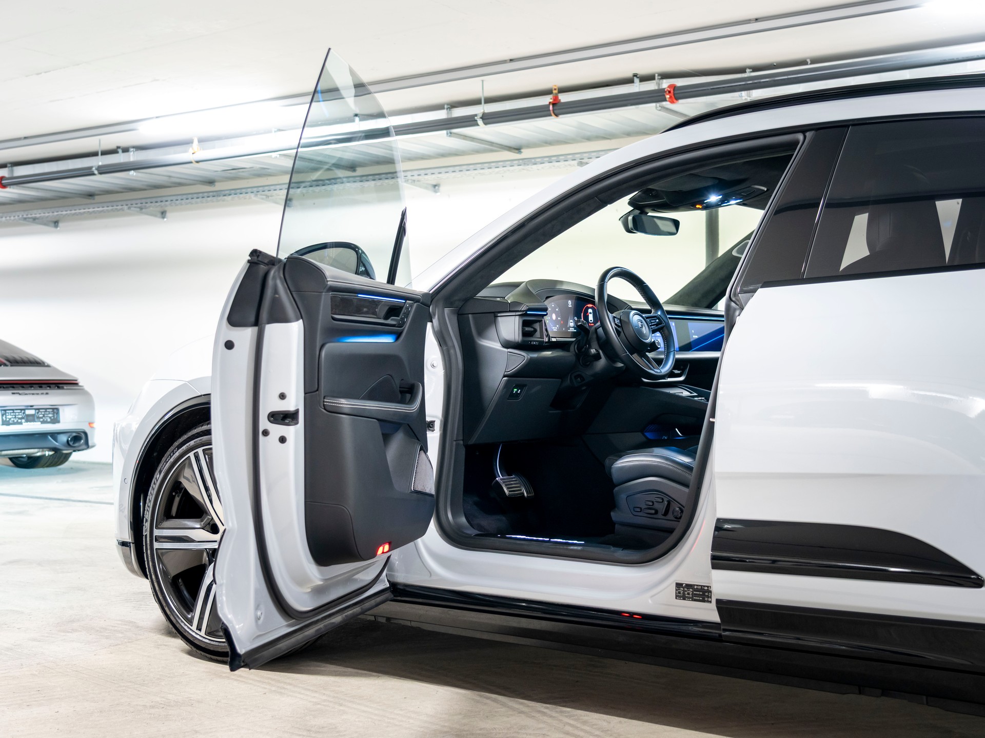 PORSCHE Macan Turbo 100kWh-image-11